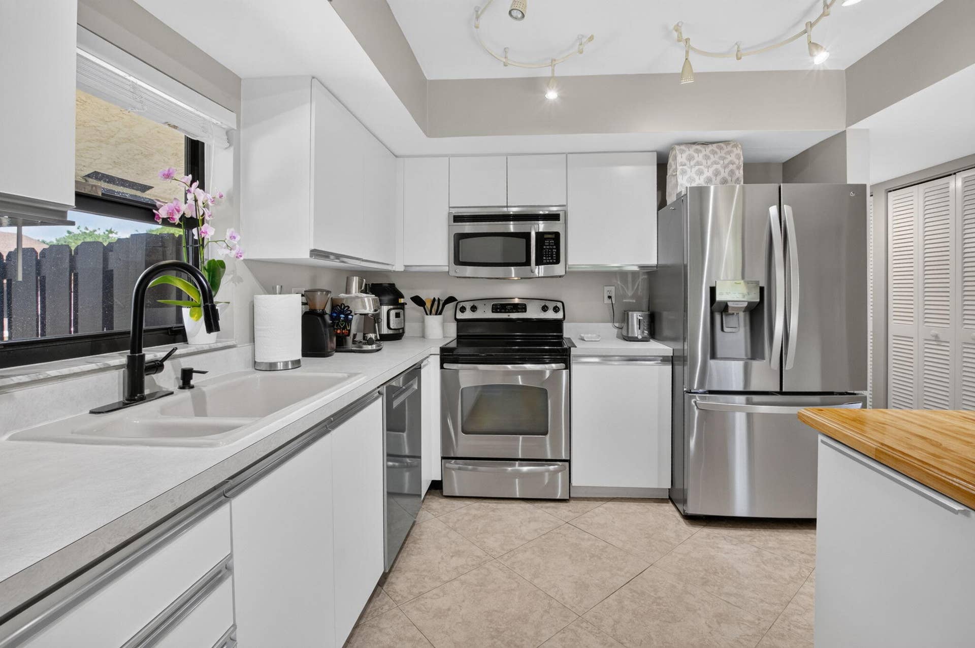 2833 SW 6th Street, Delray Beach, FL 33445 Kitchen - 2833 SW 6 St., Delray Bch