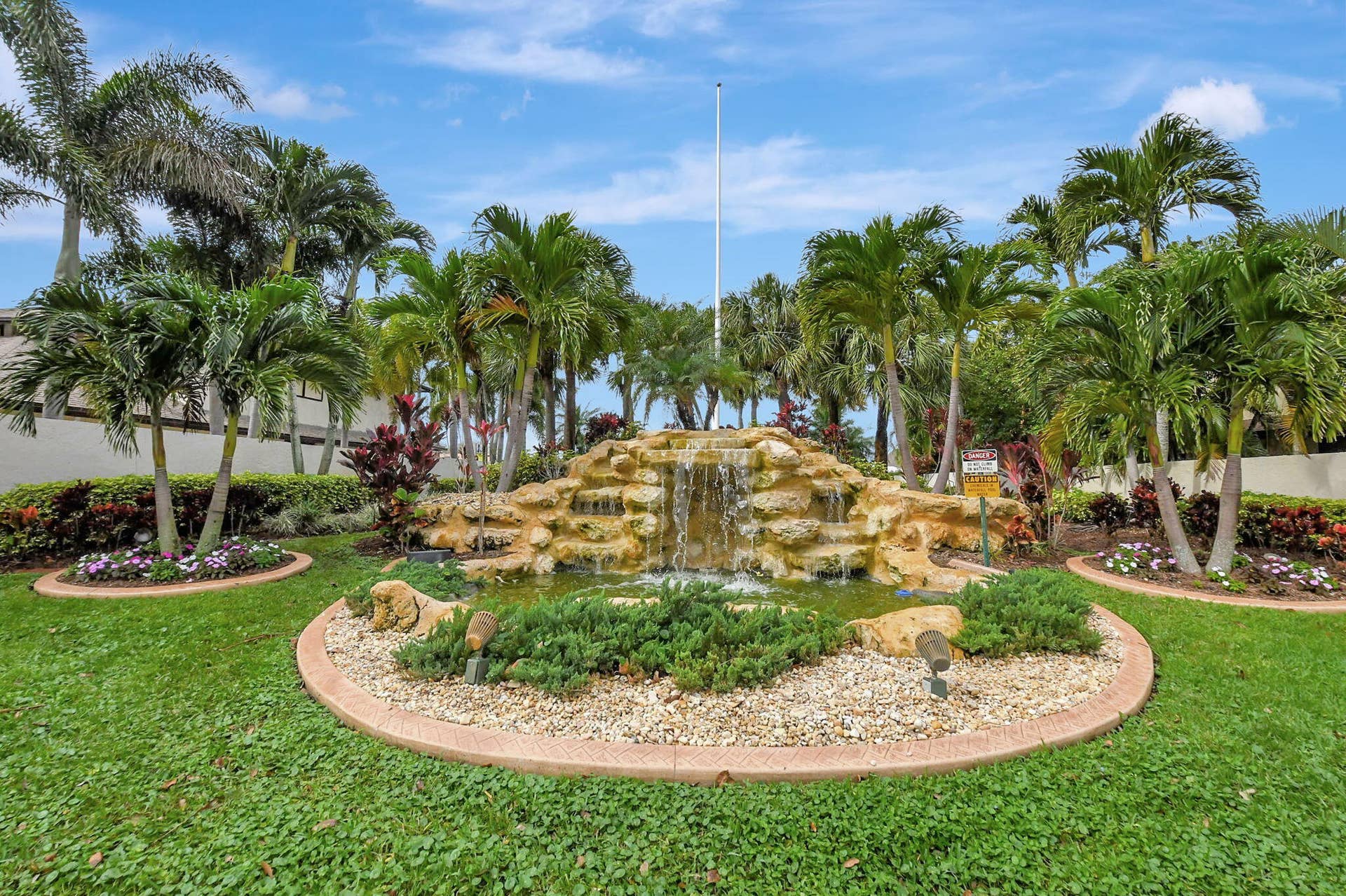 2833 SW 6th Street, Delray Beach, FL 33445 Woodlake Fountain