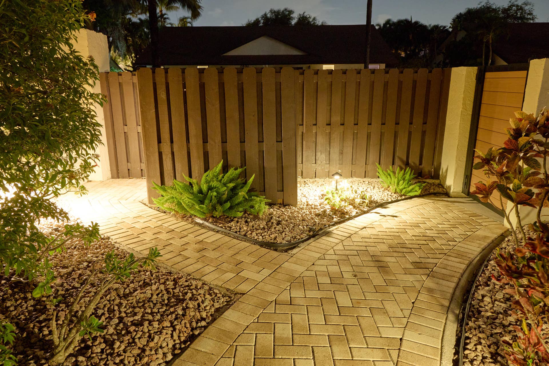 2833 SW 6th Street, Delray Beach, FL 33445 Evening - Yard - 2833 SW 6 St.