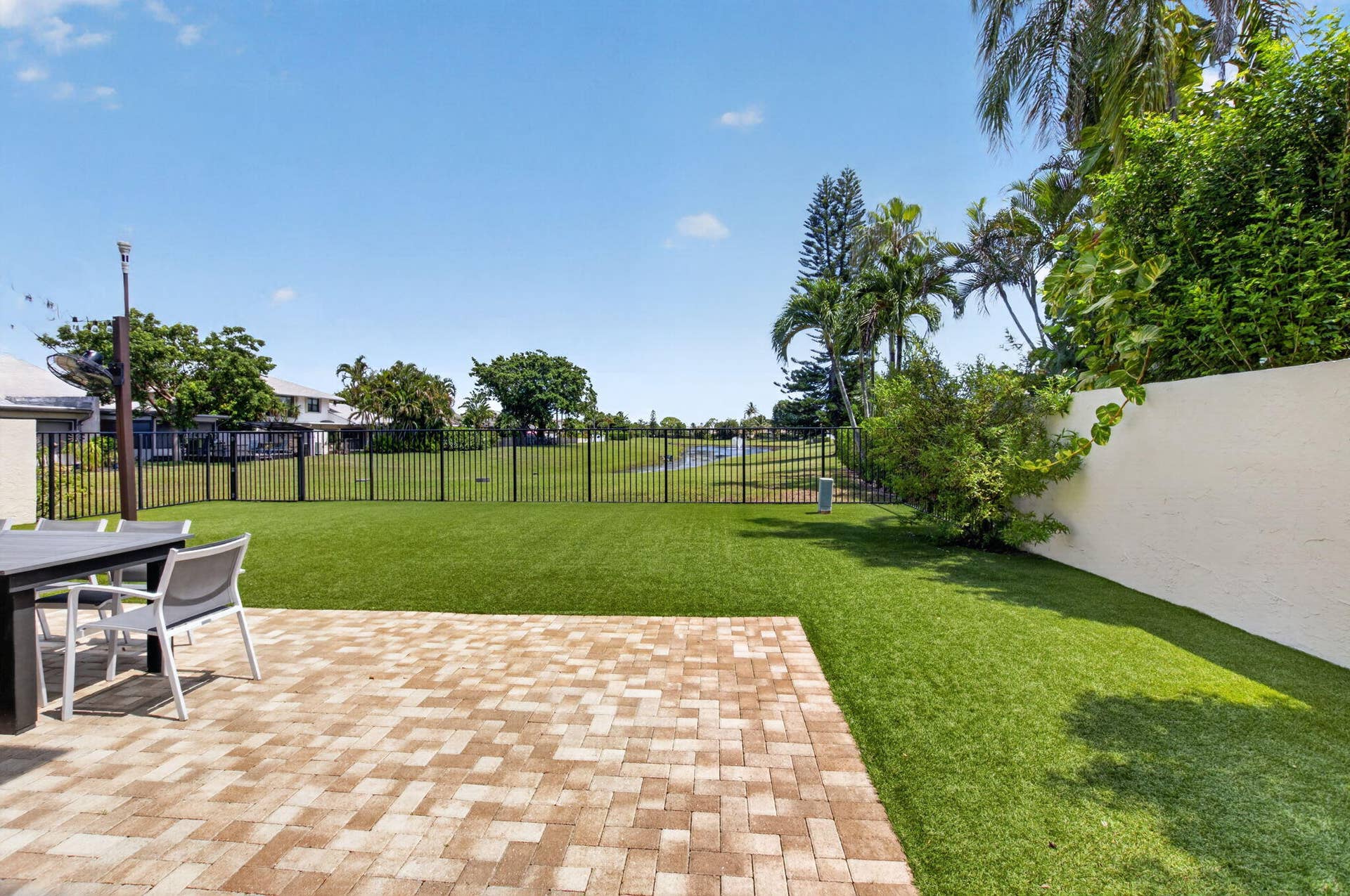2833 SW 6th Street, Delray Beach, FL 33445 Yard - 2833 SW 6 St.