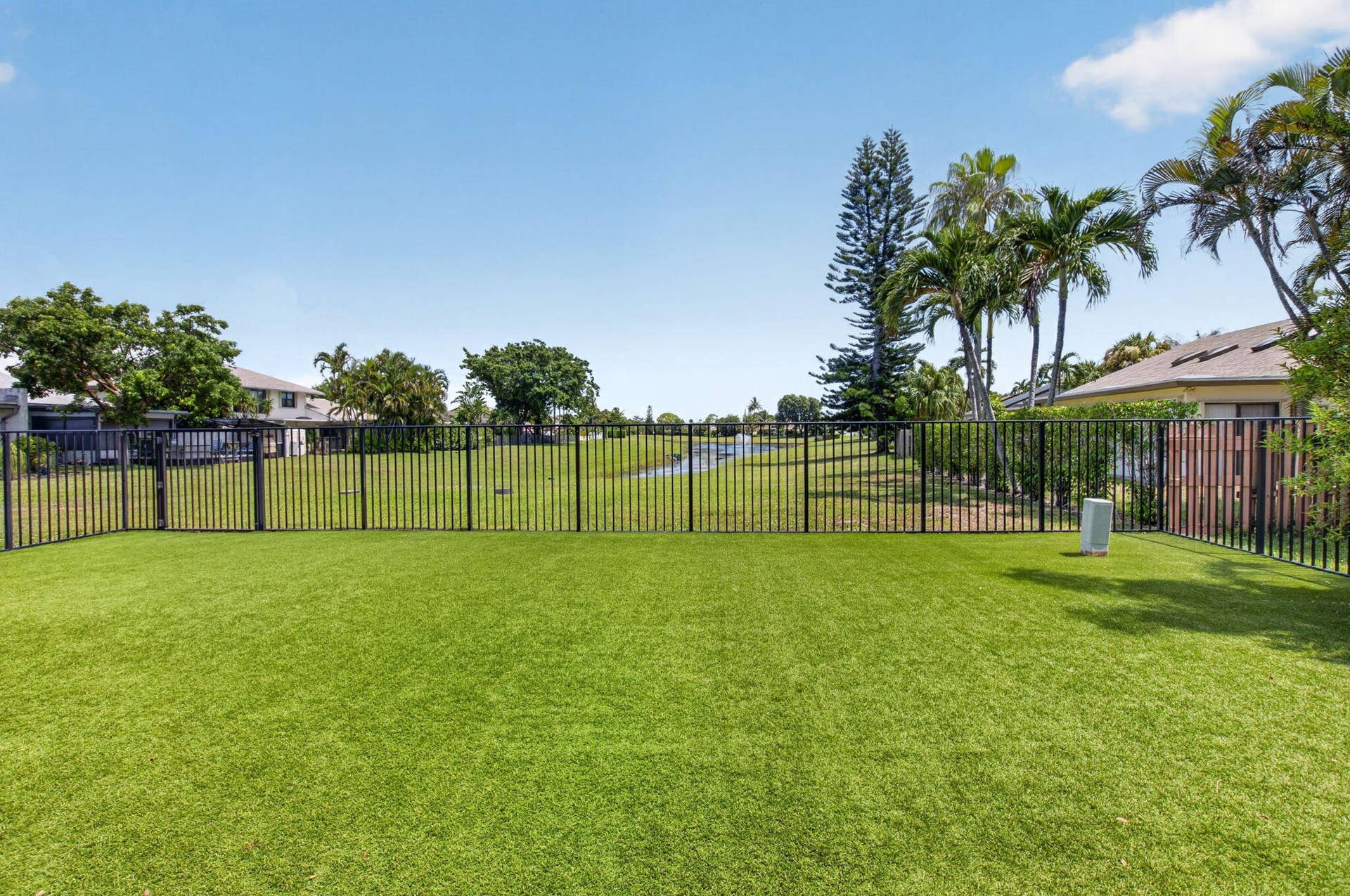 2833 SW 6th Street, Delray Beach, FL 33445 Yard - 2833 SW 6 St.