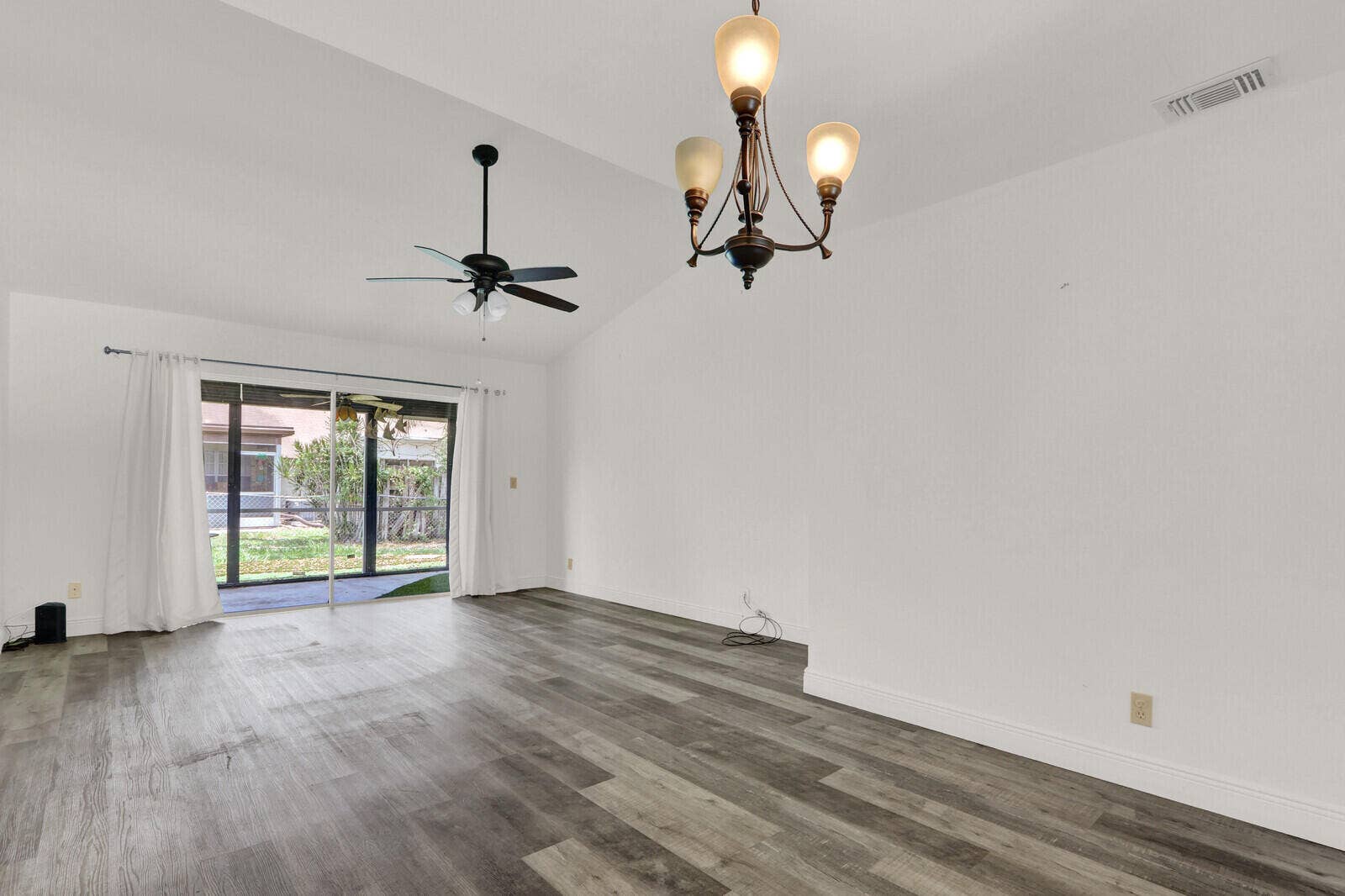 113 PINEWOOD Court, Jupiter, FL 33458 Dining Room / Living Room