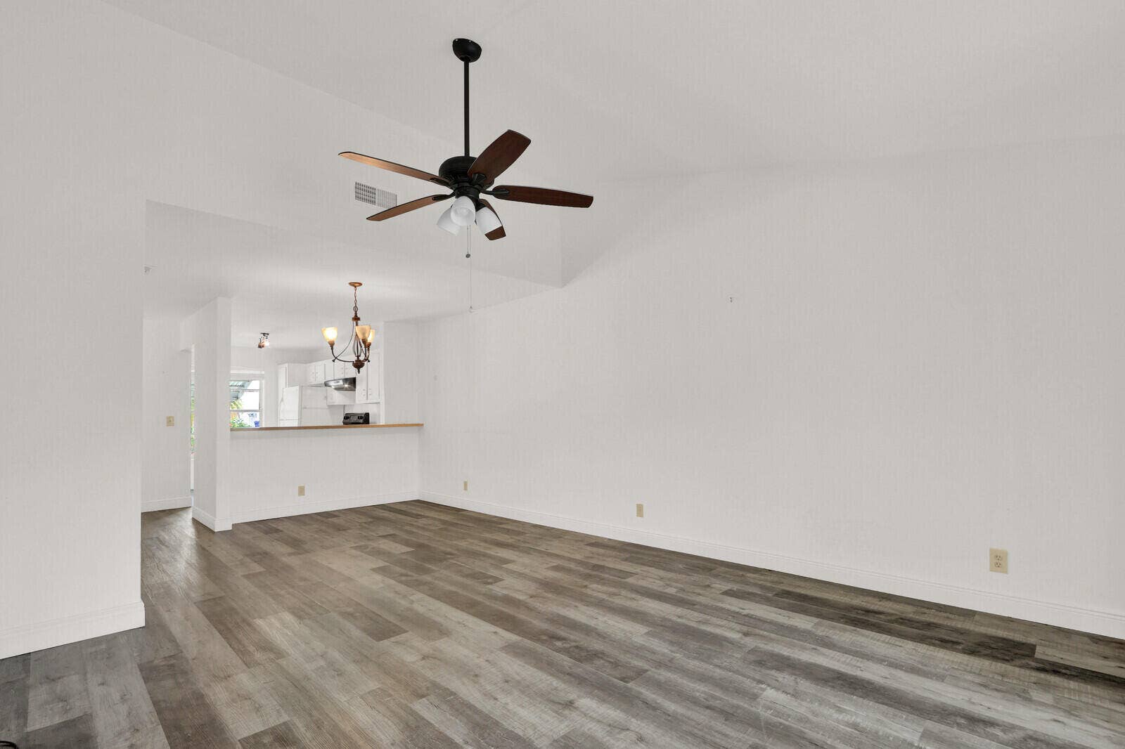 113 PINEWOOD Court, Jupiter, FL 33458 Living Room / Dining Room
