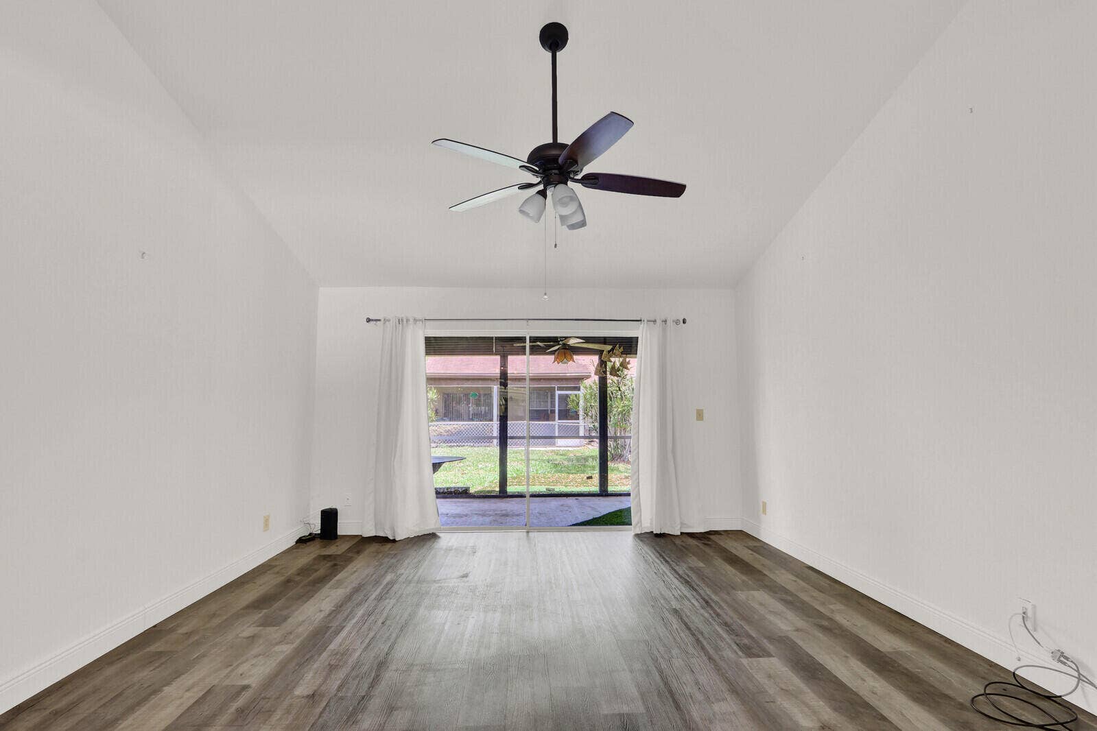 113 PINEWOOD Court, Jupiter, FL 33458 Living Room