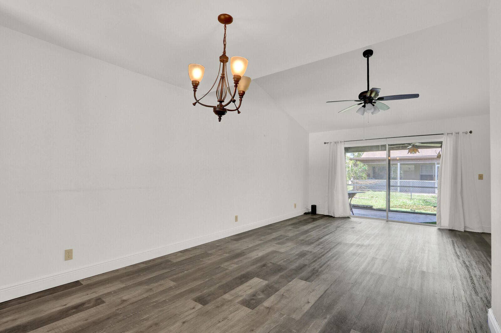 113 PINEWOOD Court, Jupiter, FL 33458 Dining Room/Living Room