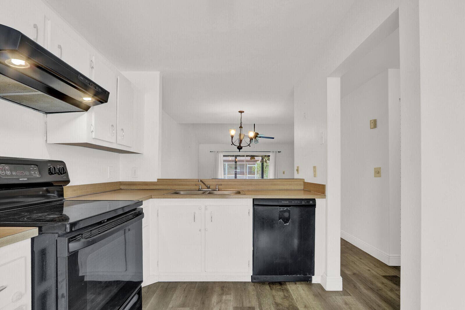 113 PINEWOOD Court, Jupiter, FL 33458 Kitchen