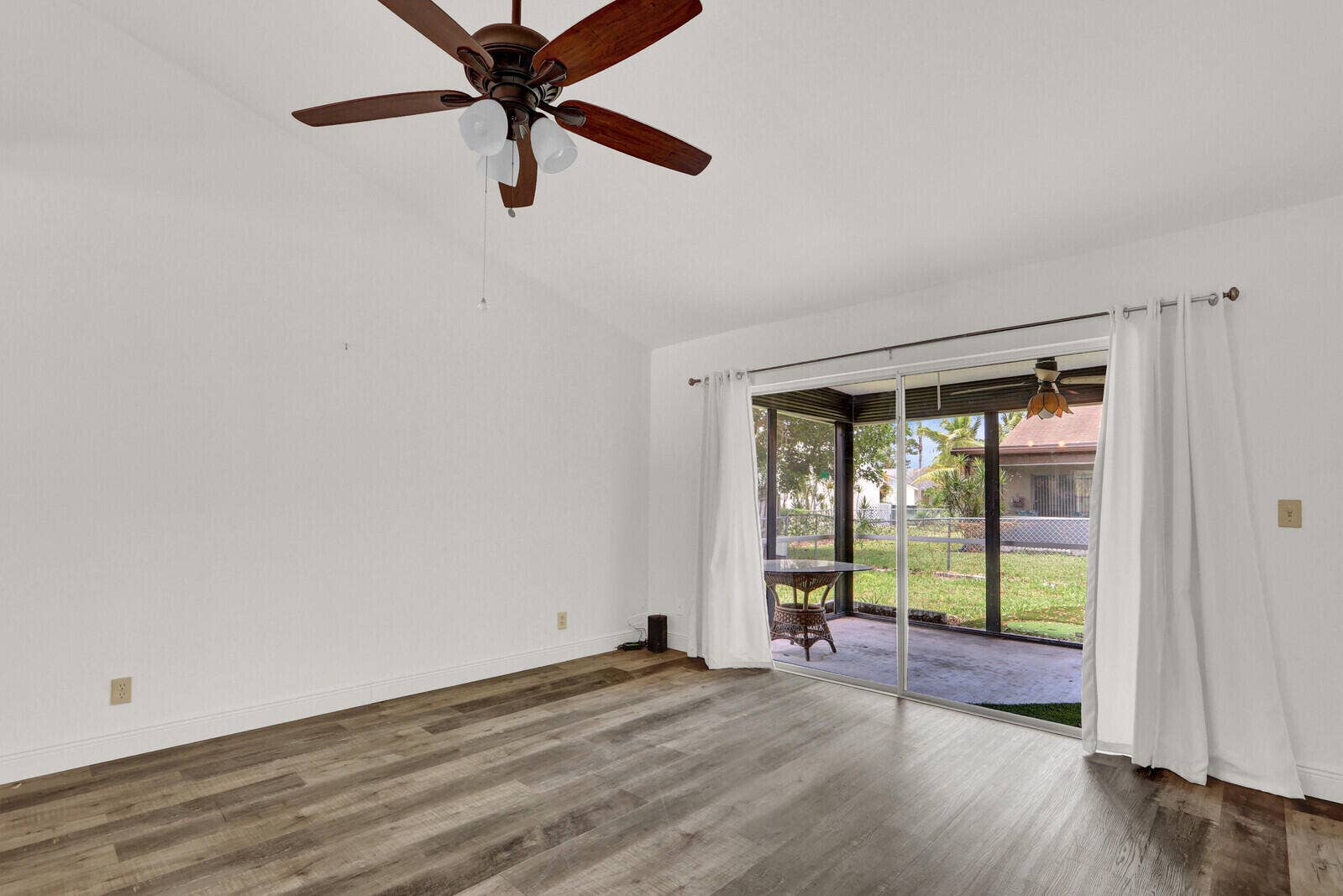 113 PINEWOOD Court, Jupiter, FL 33458 Living Room