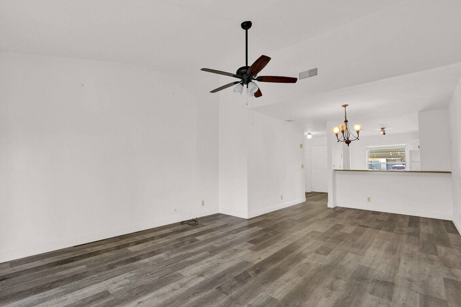 113 PINEWOOD Court, Jupiter, FL 33458 Living Room/Dining Room