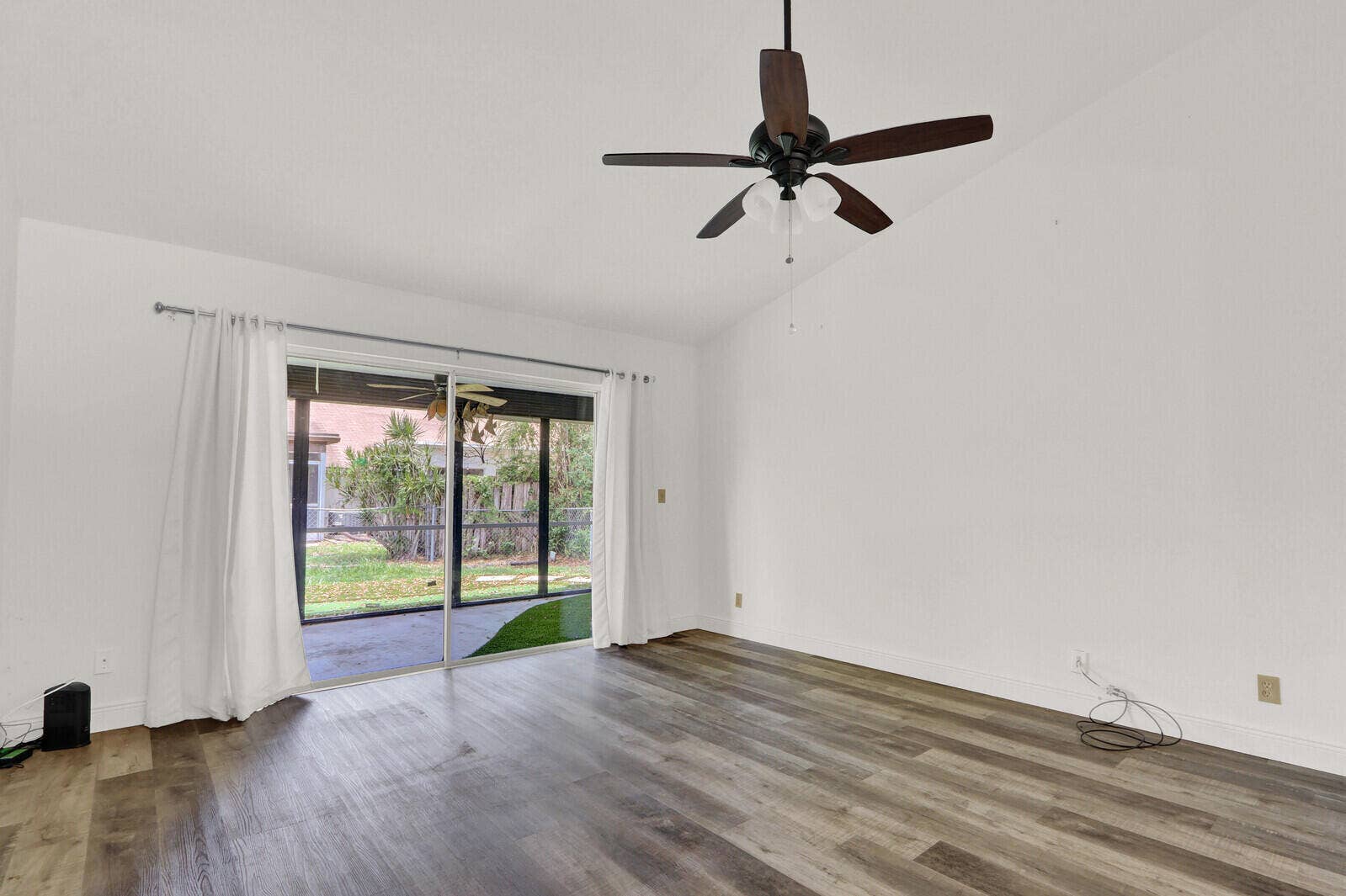 113 PINEWOOD Court, Jupiter, FL 33458 Living Room