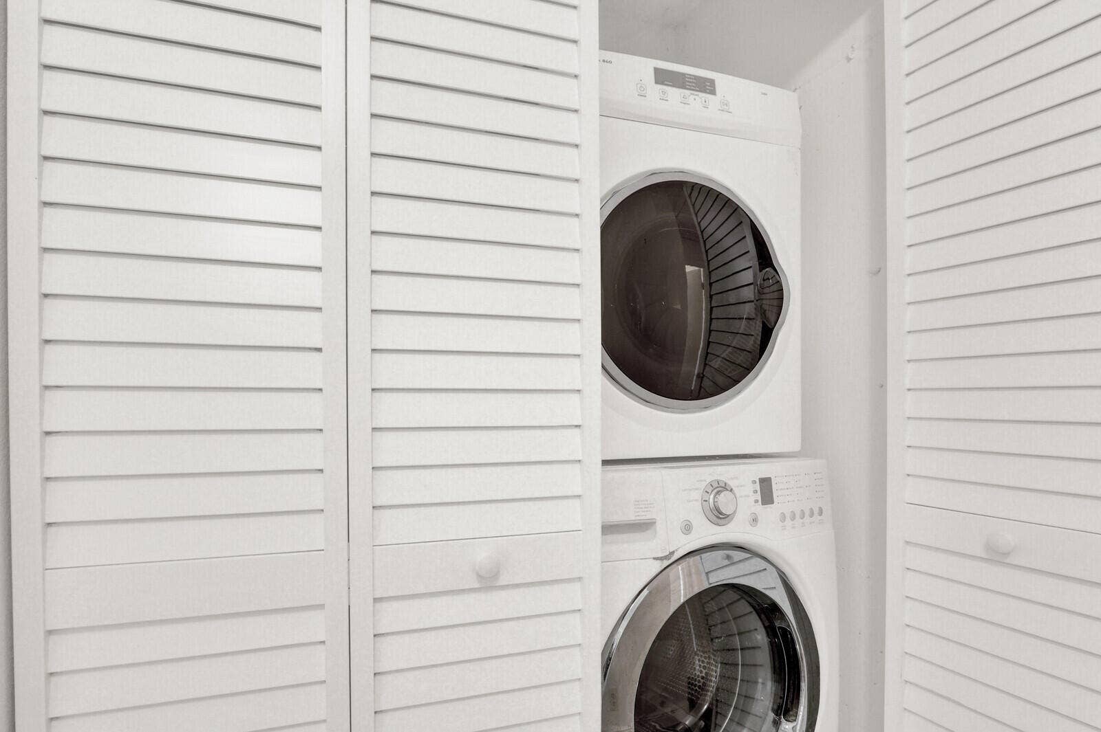 113 PINEWOOD Court, Jupiter, FL 33458 Laundry