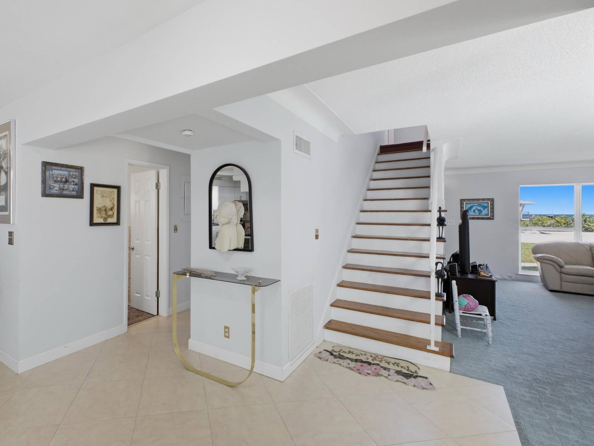 1735 N FORT LAUDERDALE BEACH Boulevard, Fort Lauderdale, FL 33305 Staris to 2nd Floor