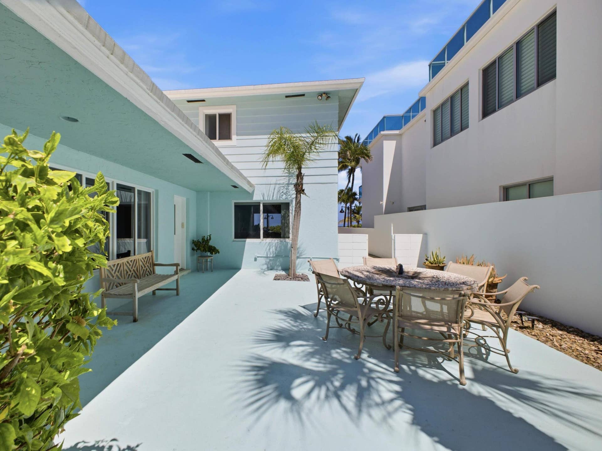 1735 N FORT LAUDERDALE BEACH Boulevard, Fort Lauderdale, FL 33305 Entry Porch 1
