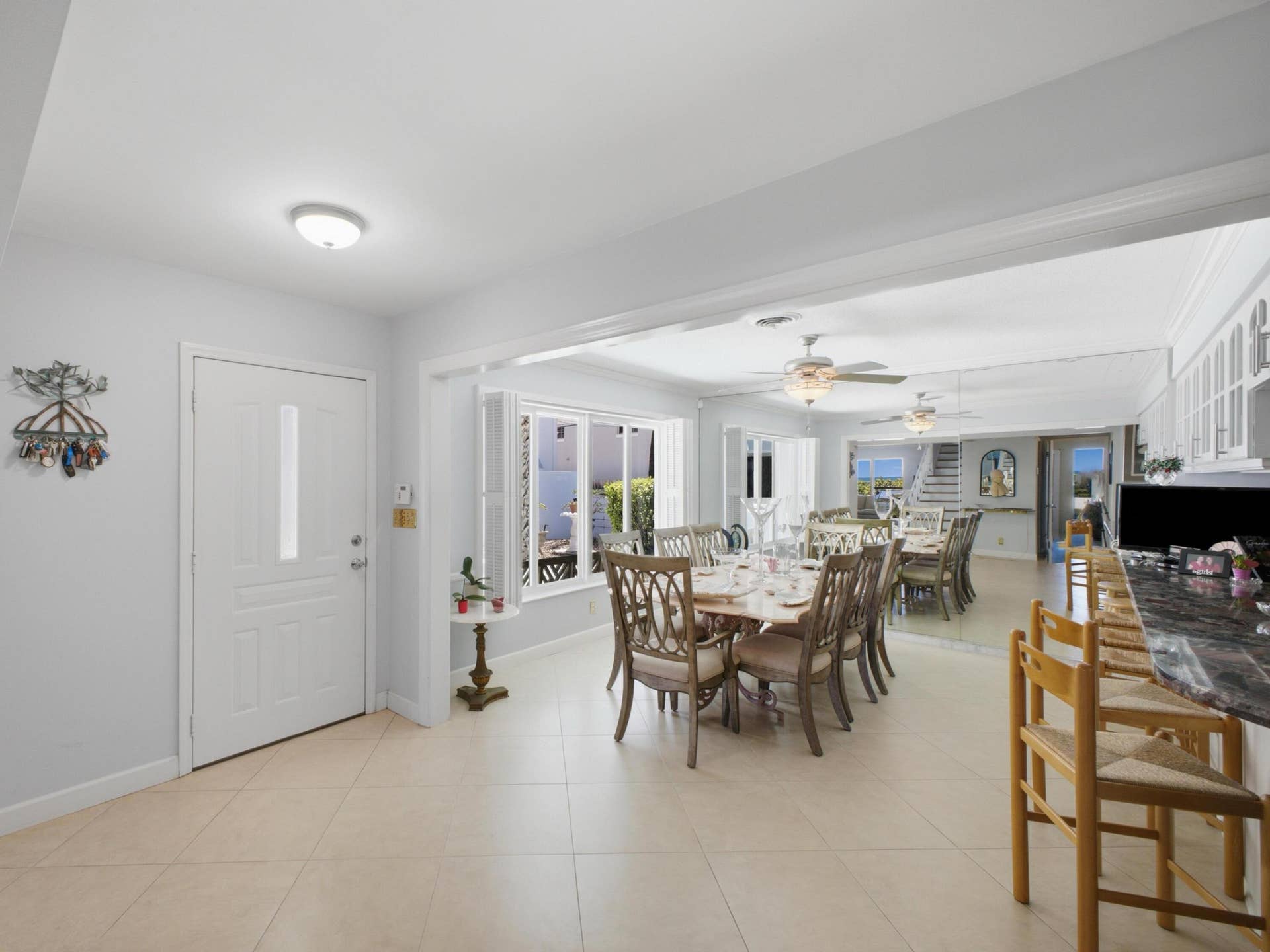 1735 N FORT LAUDERDALE BEACH Boulevard, Fort Lauderdale, FL 33305 Dining Breakfast Bar
