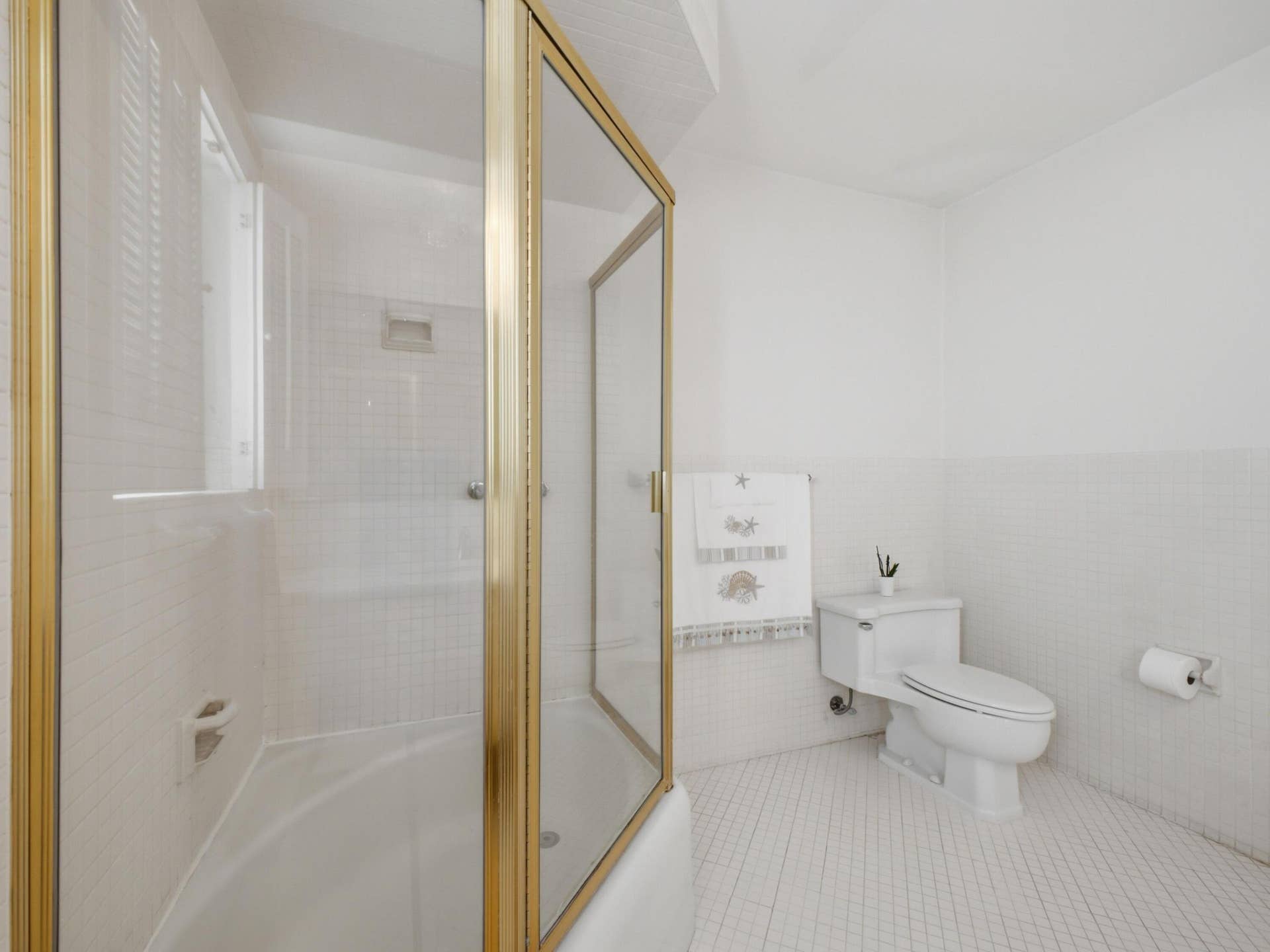 1735 N FORT LAUDERDALE BEACH Boulevard, Fort Lauderdale, FL 33305 Primary Bathroom 2