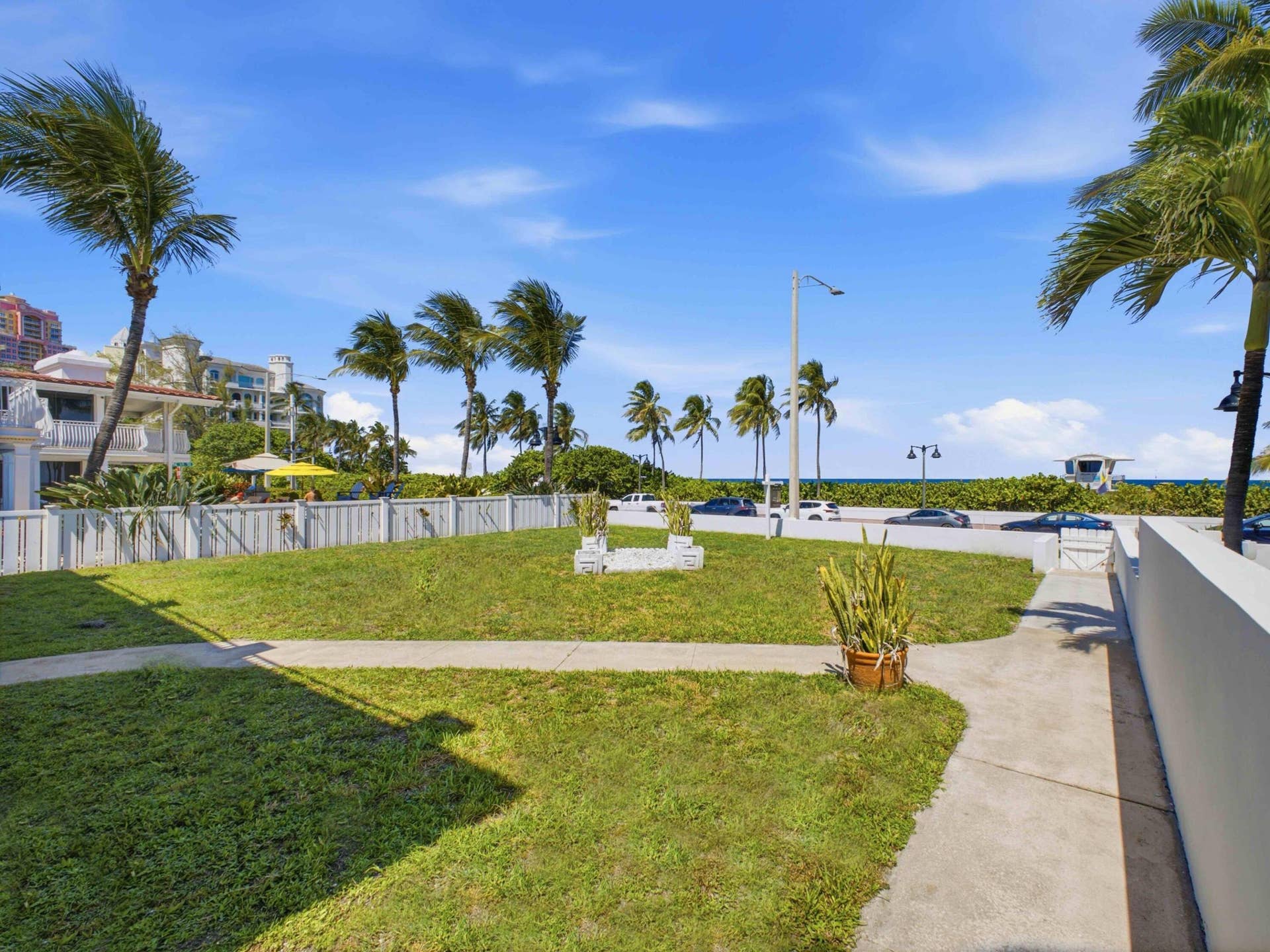 1735 N FORT LAUDERDALE BEACH Boulevard, Fort Lauderdale, FL 33305 Front Yard 1