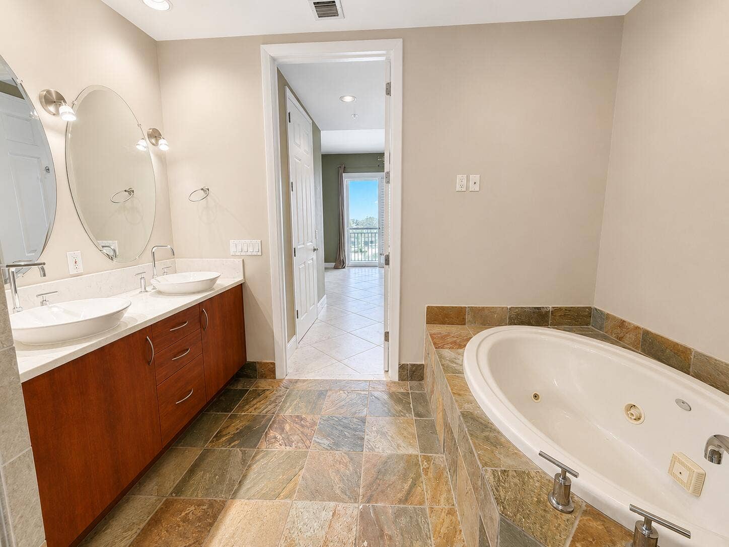 2625 NE 14th Avenue NE, #406, Wilton Manors, FL 33334 Primary bathroom