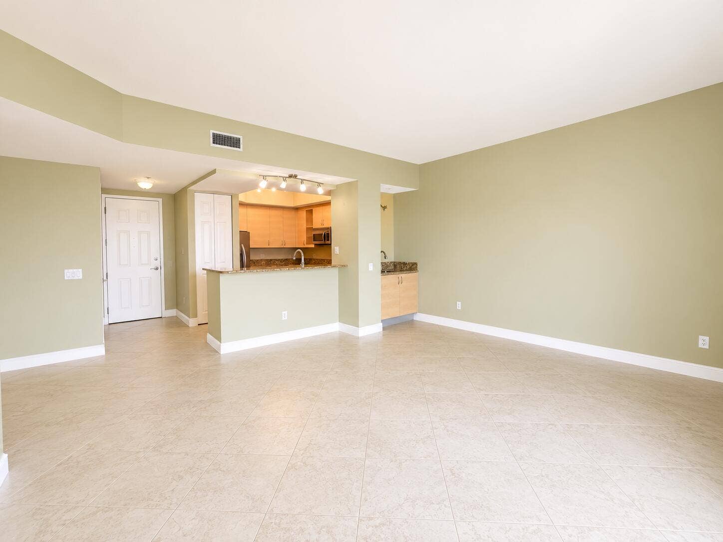 2625 NE 14th Avenue NE, #406, Wilton Manors, FL 33334 Living area