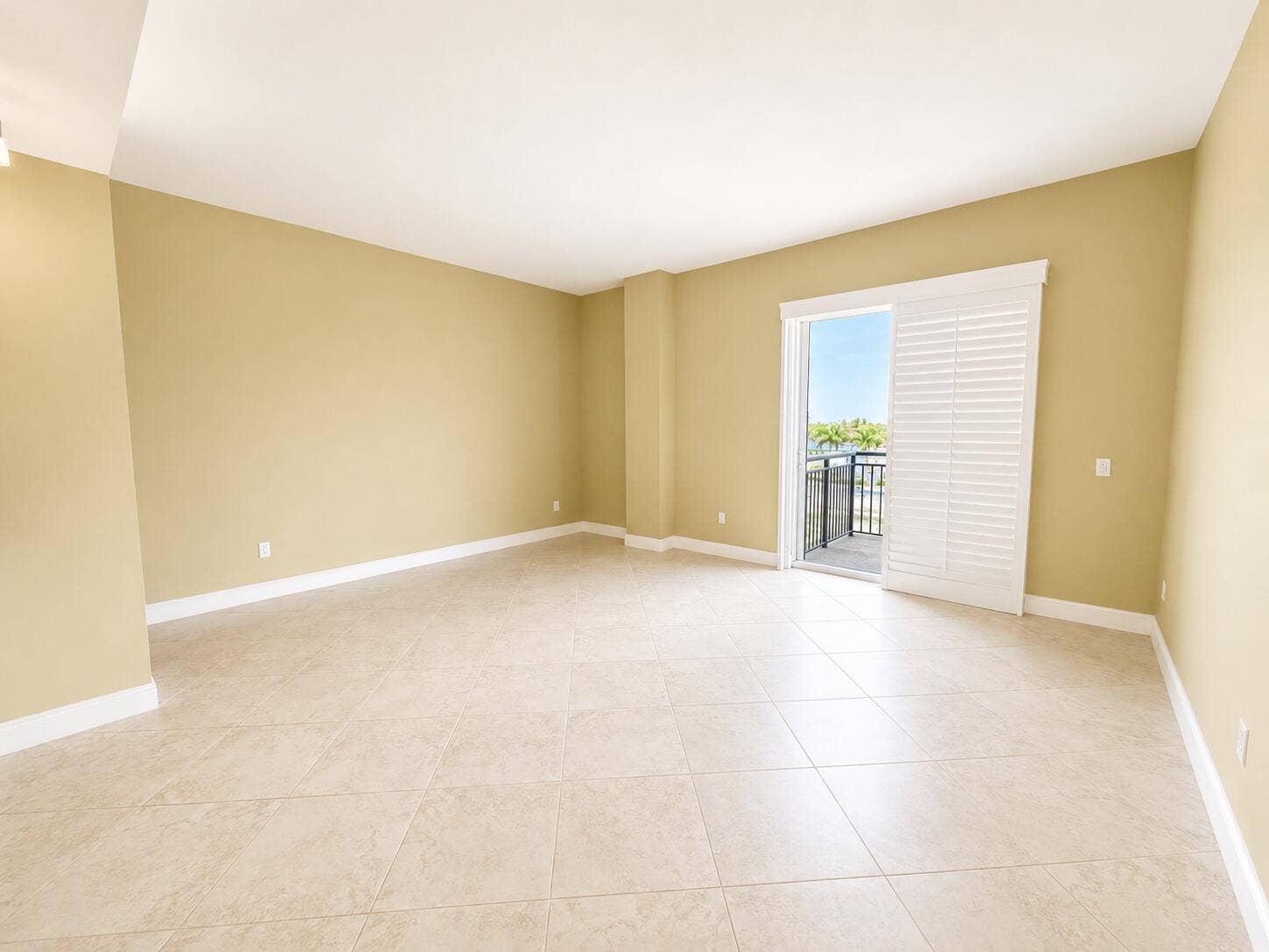 2625 NE 14th Avenue NE, #406, Wilton Manors, FL 33334 Living area