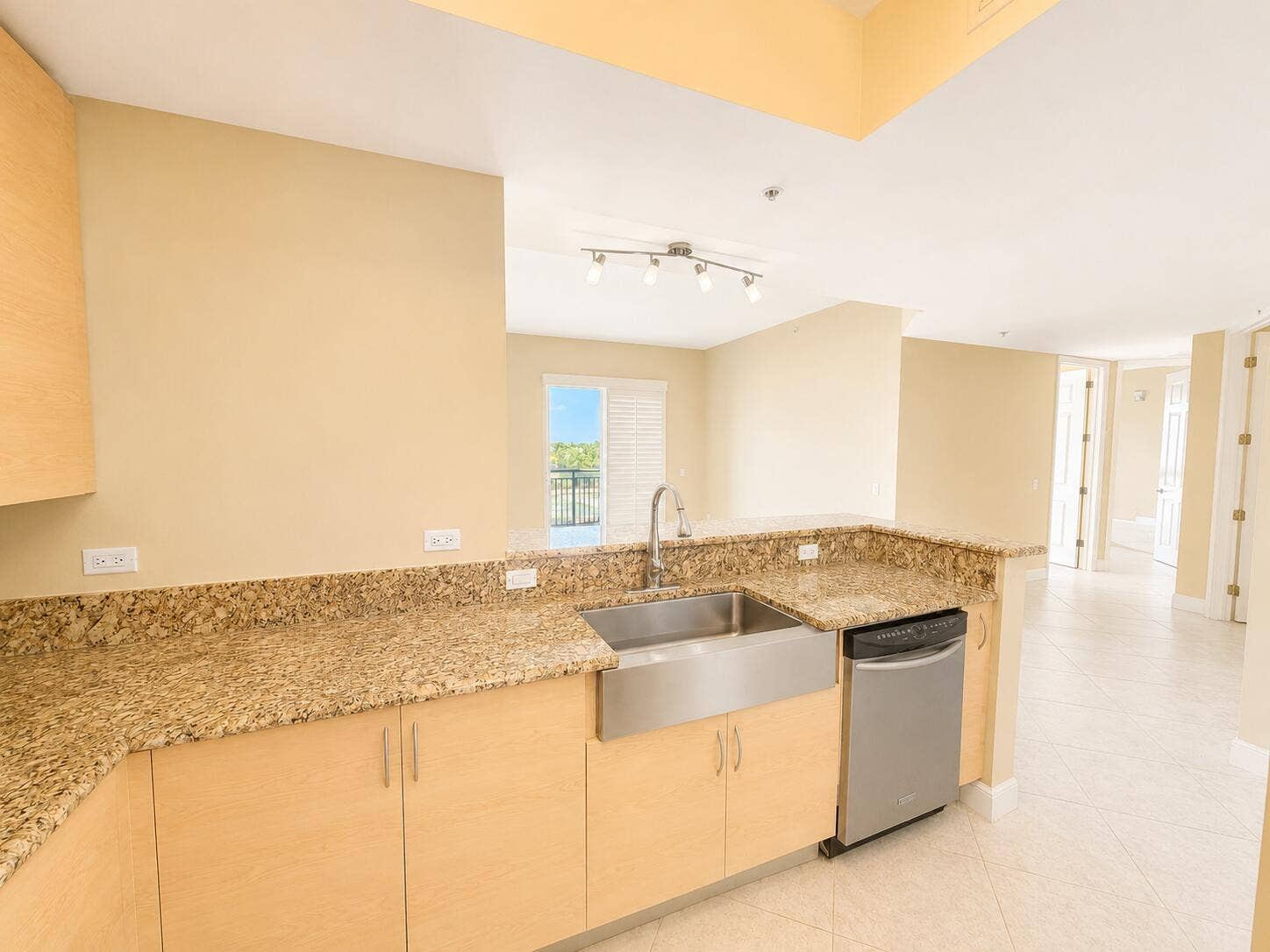 2625 NE 14th Avenue NE, #406, Wilton Manors, FL 33334 Kitchen