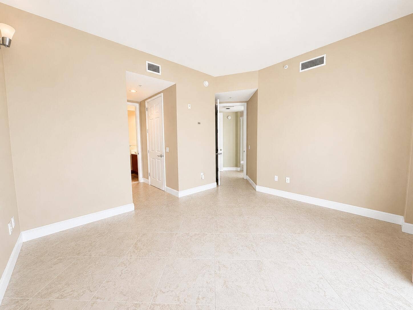 2625 NE 14th Avenue NE, #406, Wilton Manors, FL 33334 Primary bedroom
