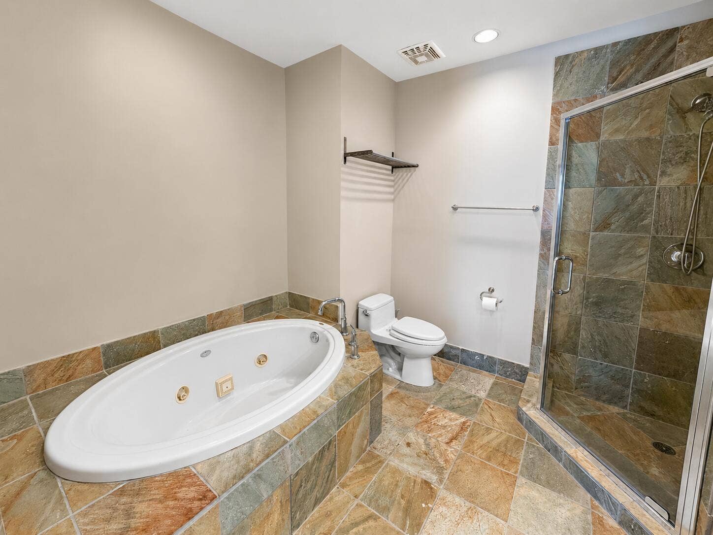 2625 NE 14th Avenue NE, #406, Wilton Manors, FL 33334 Primary bathroom