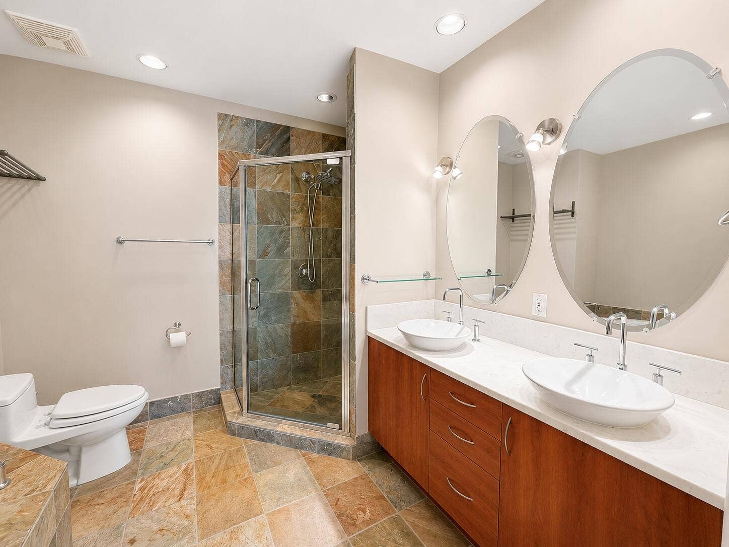 2625 NE 14th Avenue NE, #406, Wilton Manors, FL 33334 Primary bathroom