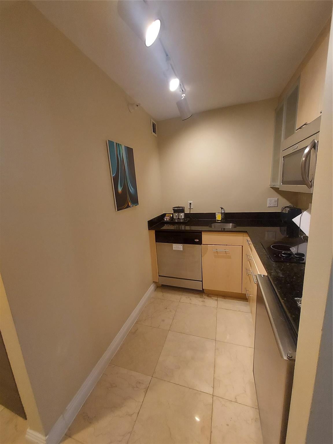2670 E SUNRISE Boulevard, #301, Fort Lauderdale, FL 33304 Photo 18