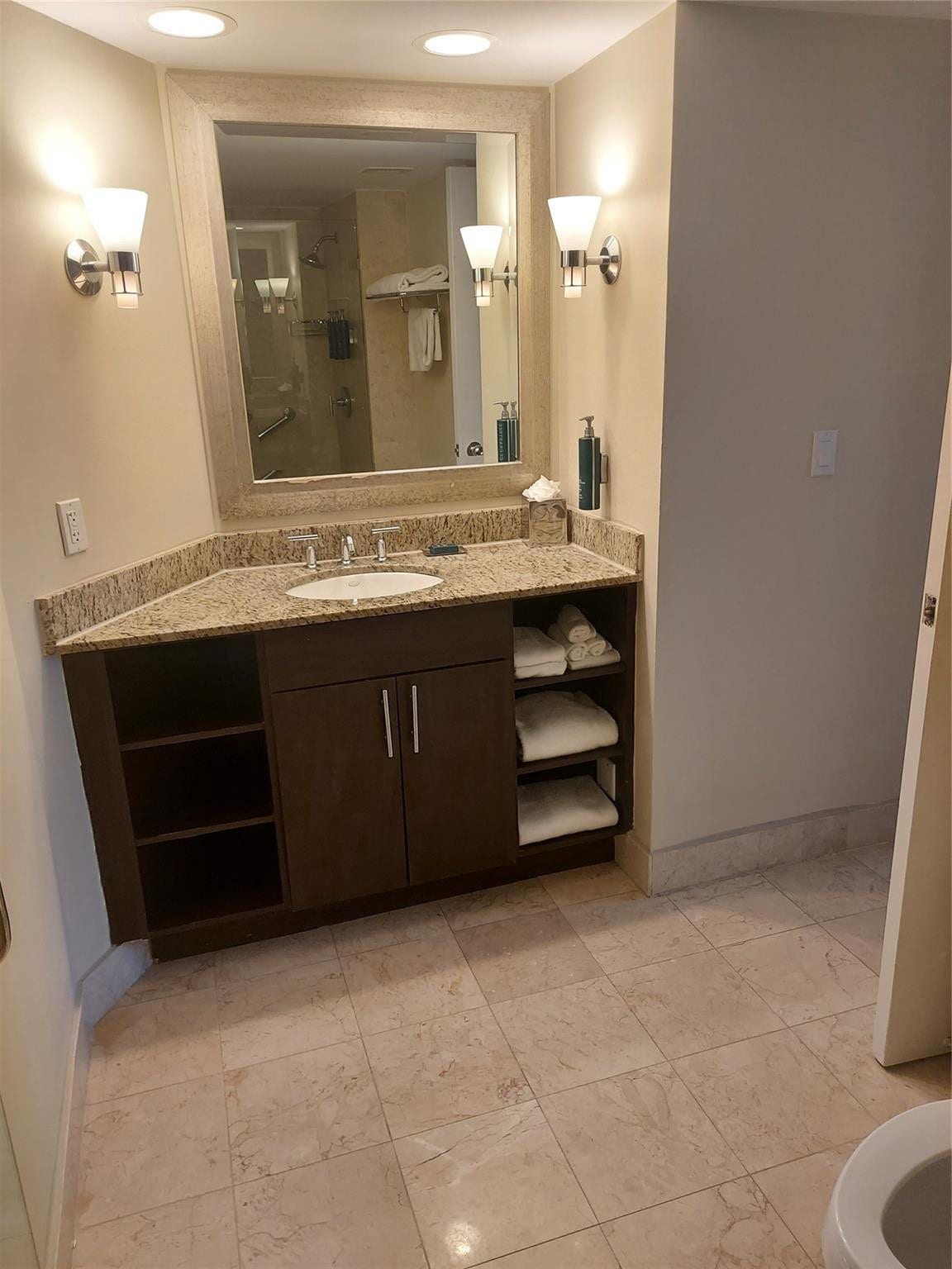 2670 E SUNRISE Boulevard, #301, Fort Lauderdale, FL 33304 Photo 27