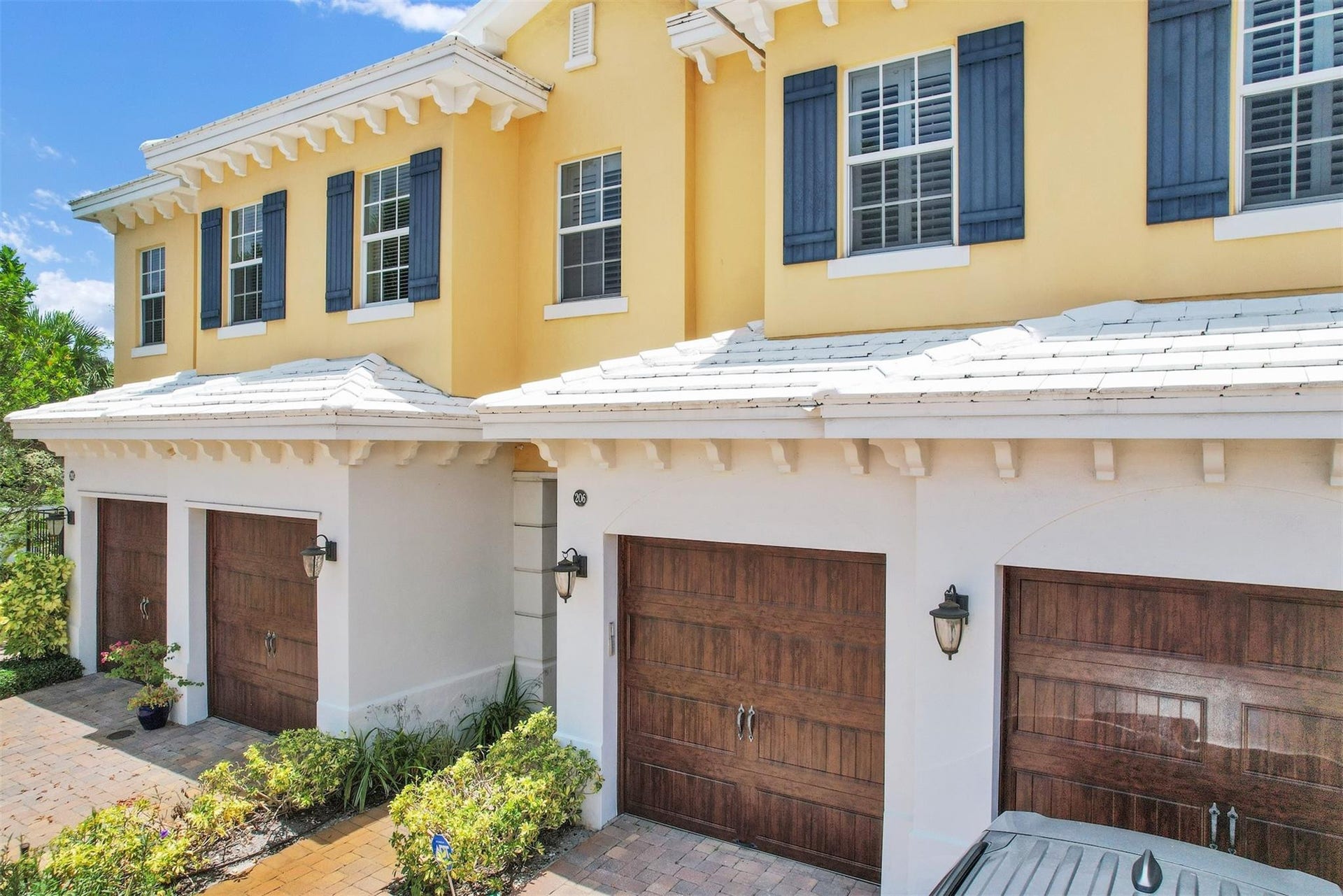 206 Mariner Court, North Palm Beach, FL 33408 Photo 2