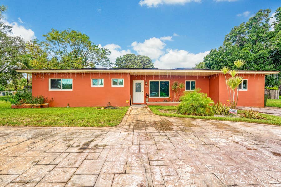Property photo for 3250 E Glendale Boulevard, Fort Lauderdale, FL