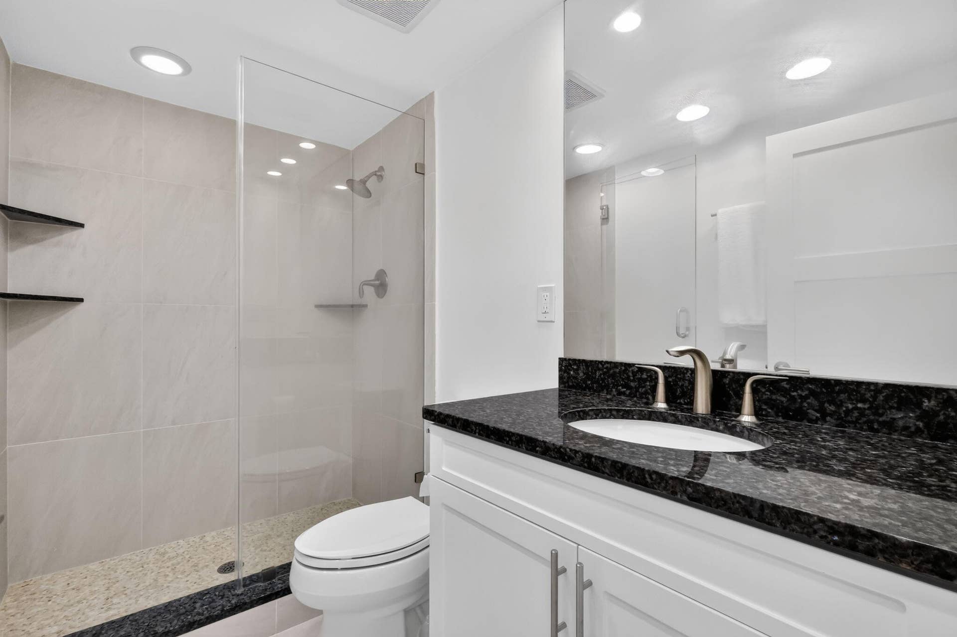 2295 S OCEAN Boulevard, #418, Palm Beach, FL 33480 guest bath