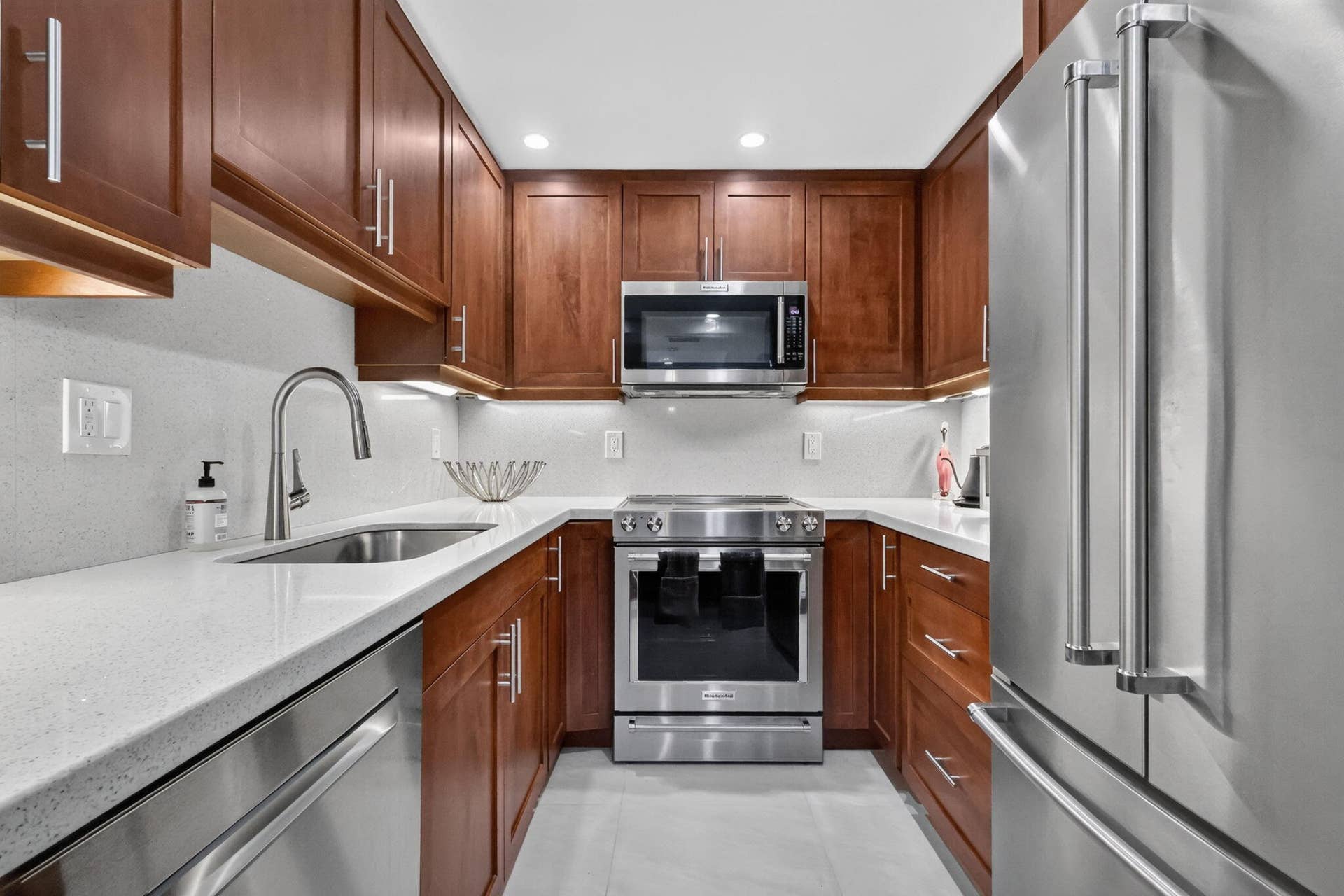 2295 S OCEAN Boulevard, #418, Palm Beach, FL 33480 kitchen