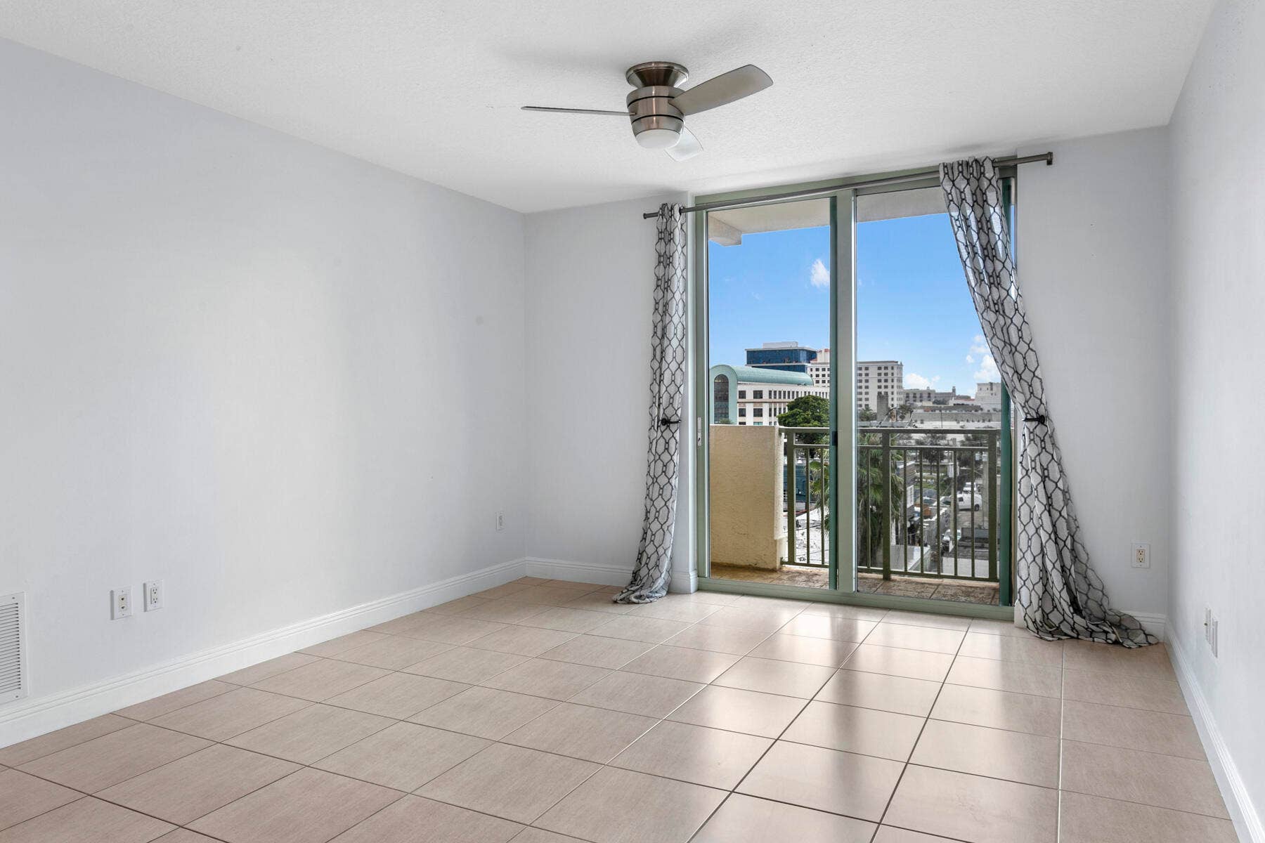 610 CLEMATIS Street, #418, West Palm Beach, FL 33401 610_Clematis-418_08_MLS