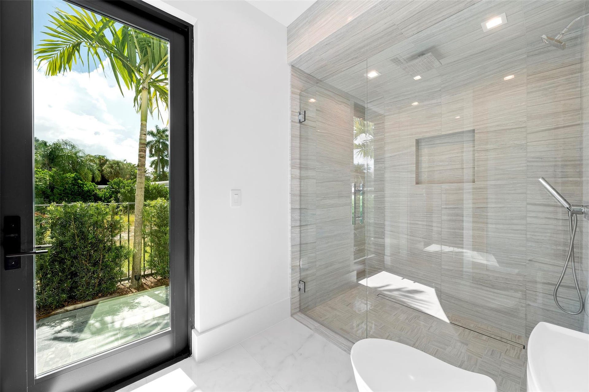 First-Floor Guest Bedroom  Private En-Suite Bathroom