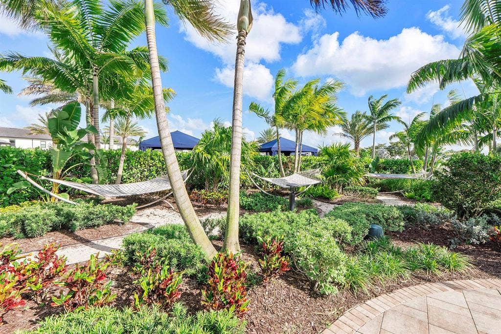 4601 Pinehurst Trail E, Oakland Park, FL 33309 Relax after a hard day