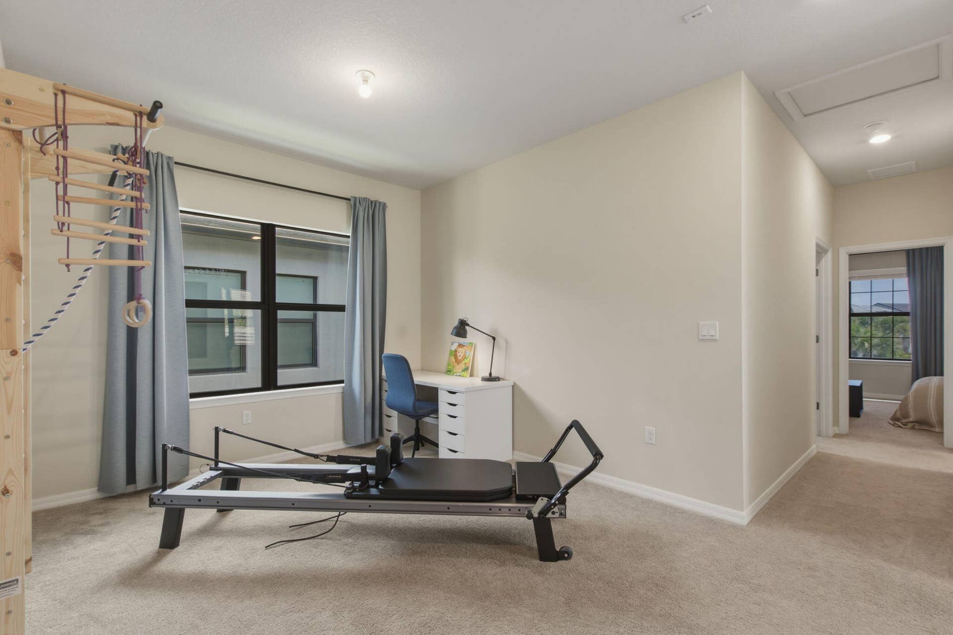 4601 Pinehurst Trail E, Oakland Park, FL 33309 Spacious secondary room featuring neutral wall tones, plush carpeting, a large window with privacy blinds, and an overhead light fixture