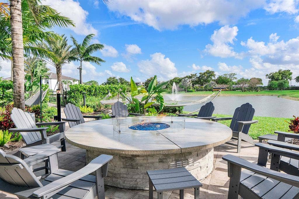 4601 Pinehurst Trail E, Oakland Park, FL 33309 Relax by the fire pit or in the hammocks