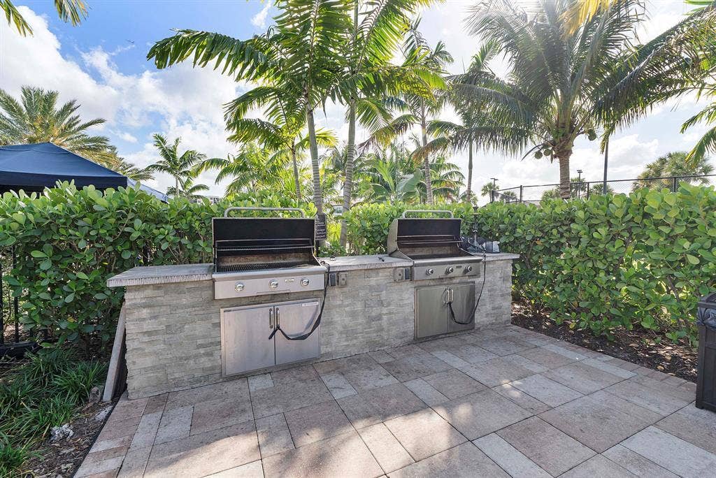 4601 Pinehurst Trail E, Oakland Park, FL 33309 Community BBQ's