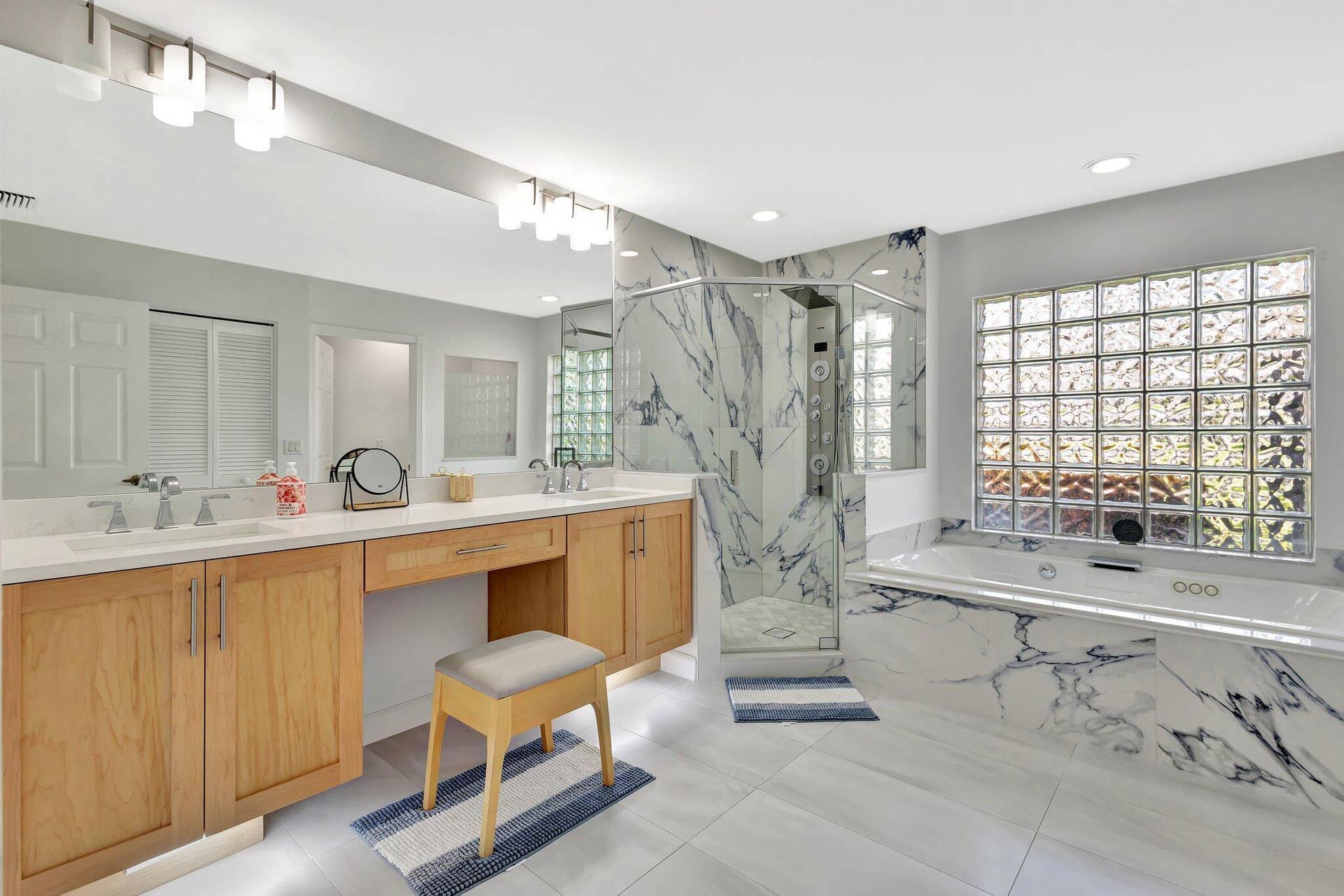 19236 BAY LEAF Court, Boca Raton, FL 33498 MASTER BATH