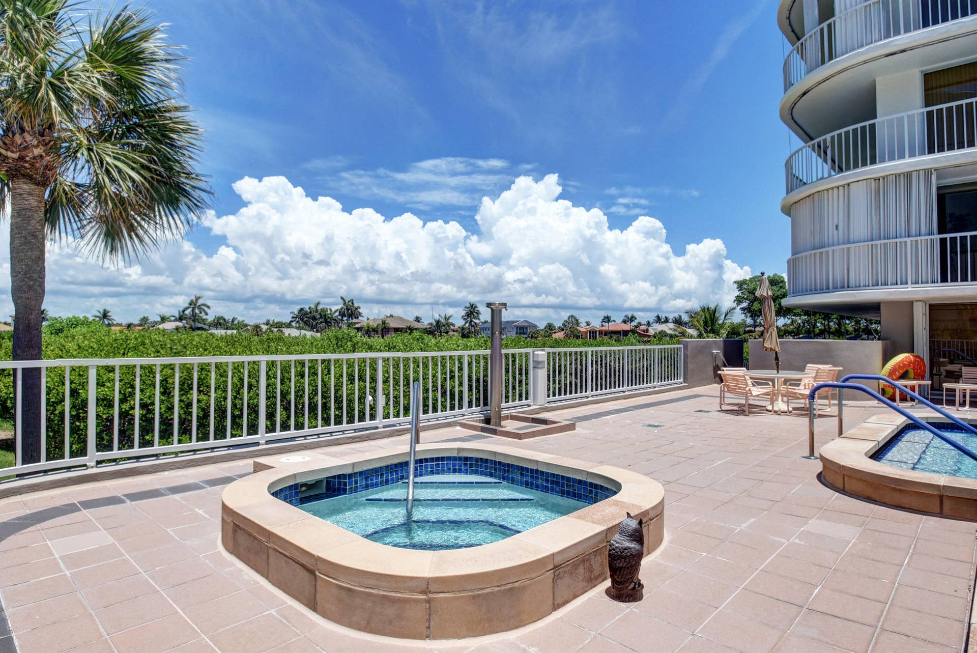 3210 S Ocean Boulevard, #903, Highland Beach, FL 33487 Villa hottub