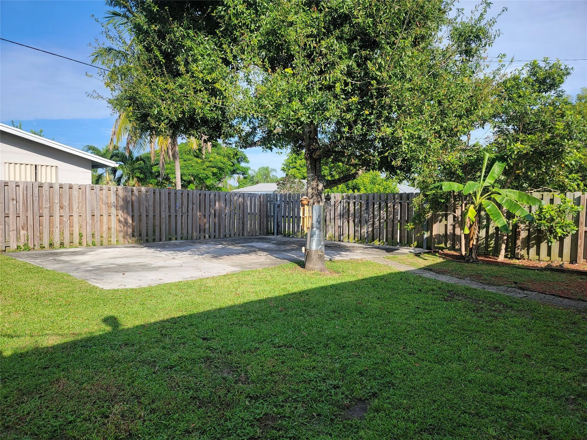 1601 SW 1 Terrace, #1, Pompano Beach, Pompano Beach, FL 33060 huge fenced yard and double gate. Great for boat/rv.
