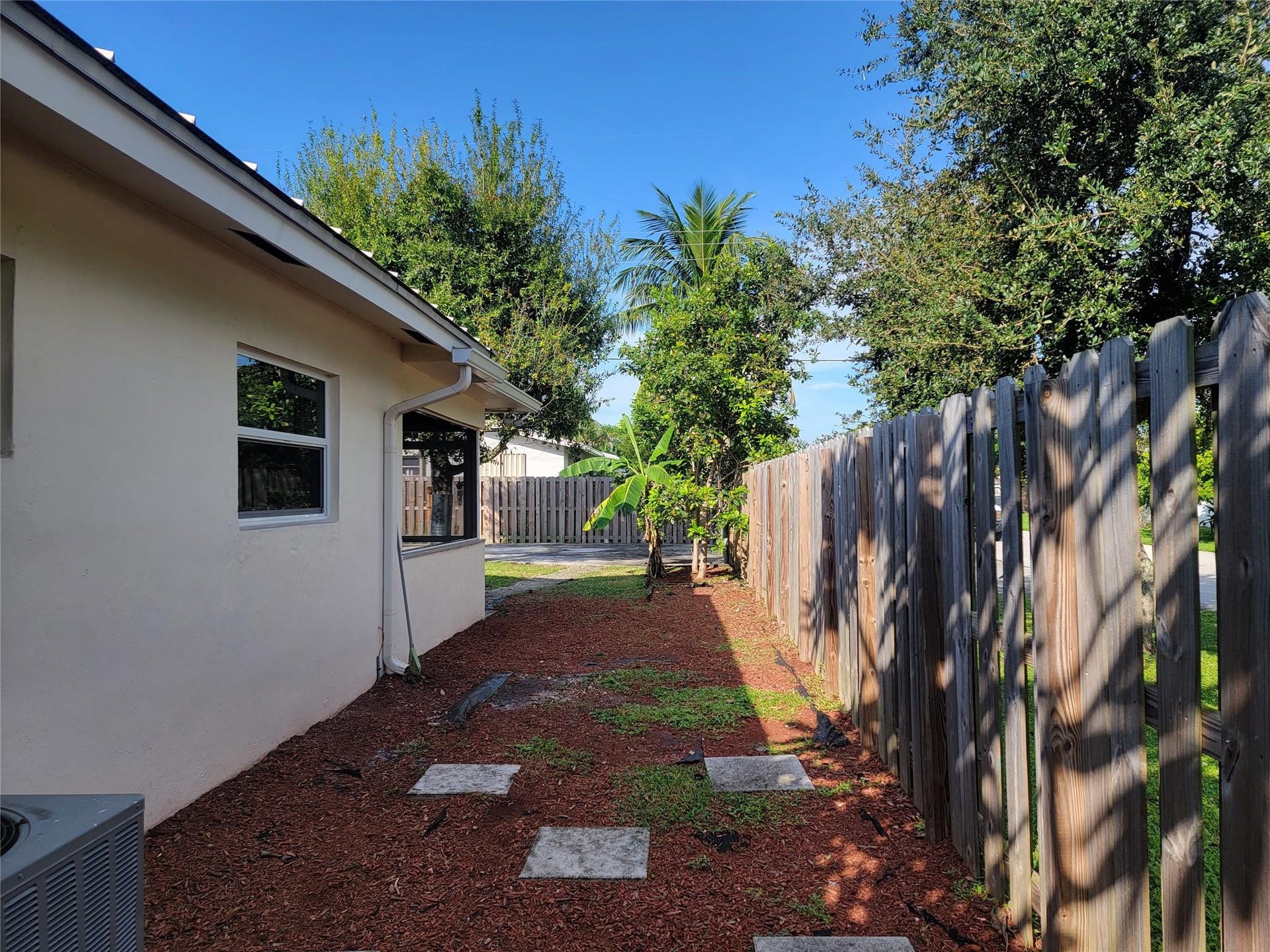 1601 SW 1 Terrace, #1, Pompano Beach, Pompano Beach, FL 33060 Side yard fenced and private