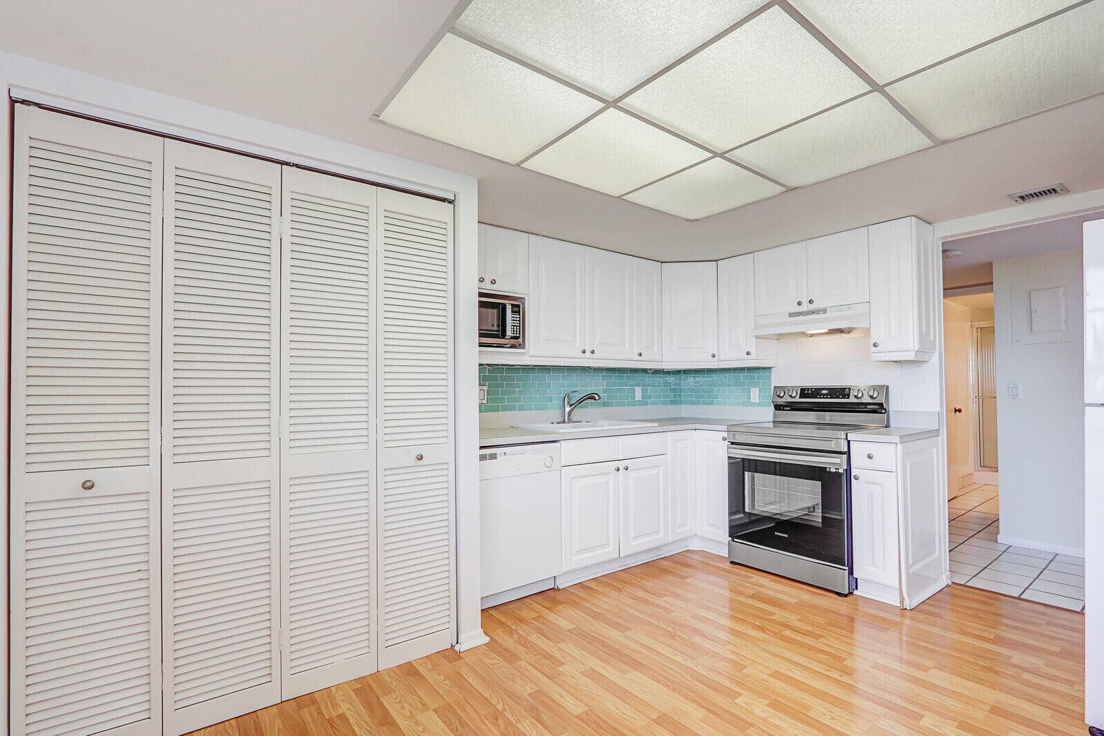 1036 US Highway 1, #224, North Palm Beach, North Palm Beach, FL 33408 Kitchen