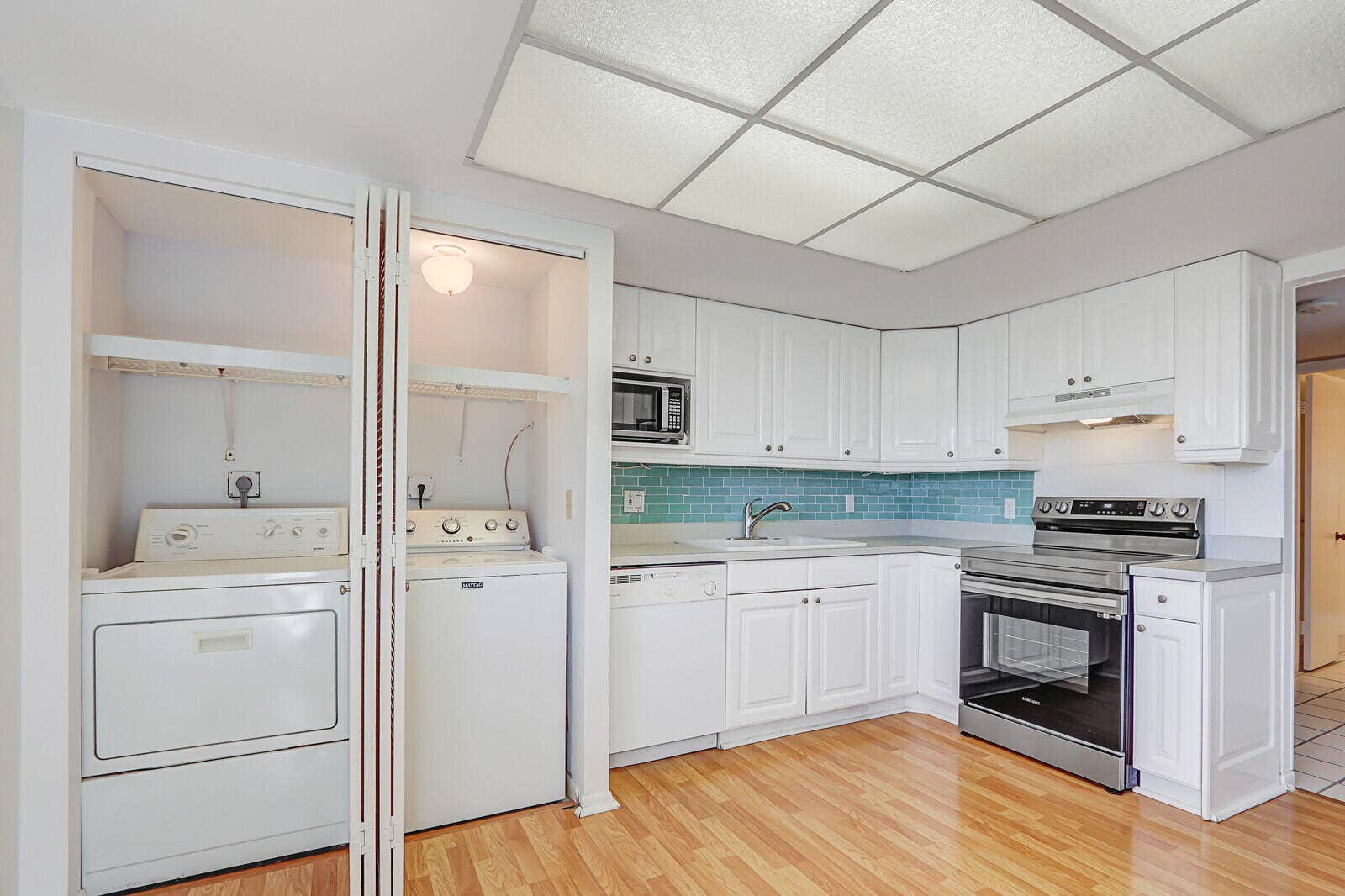 1036 US Highway 1, #224, North Palm Beach, North Palm Beach, FL 33408 Kitchen