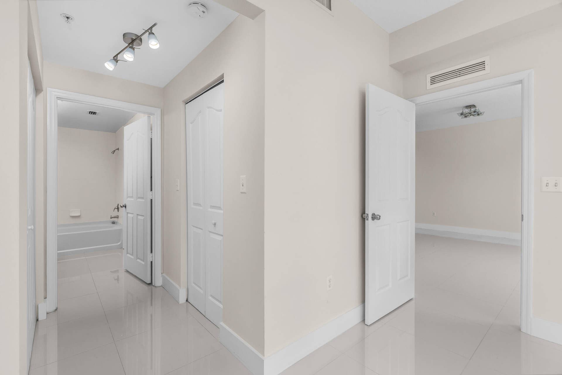 250 NE 3rd Avenue, #1305, Delray Beach, FL 33444 DSC00813