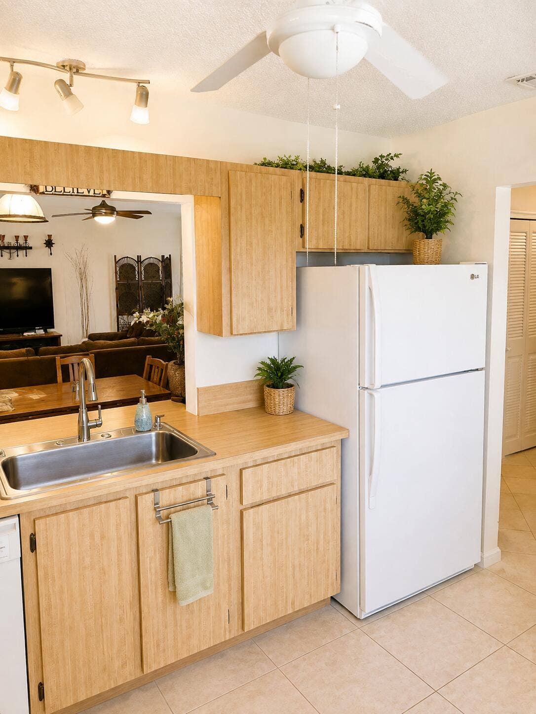 23349 Barlake Drive, Boca Raton, FL 33433 kitchen