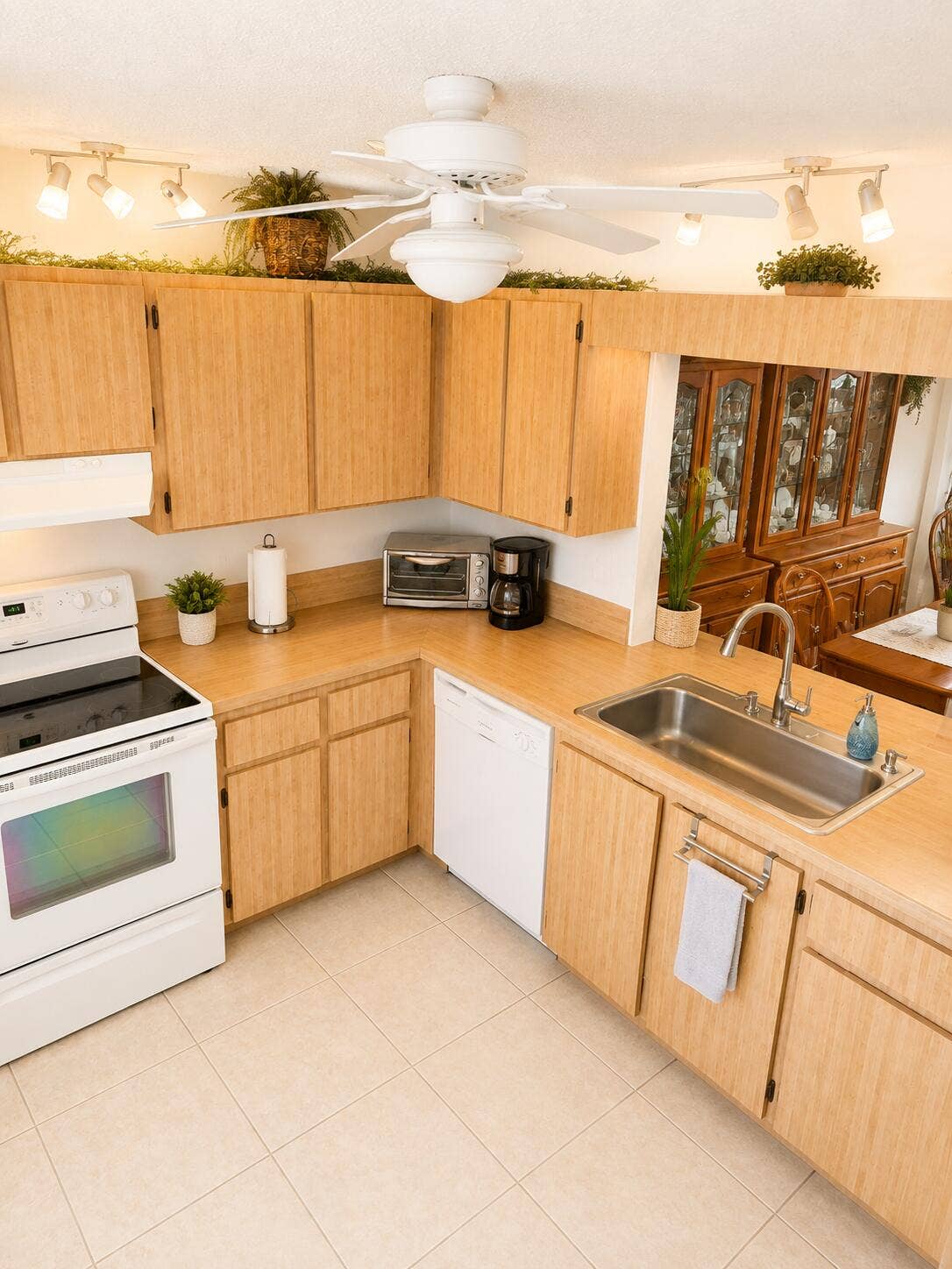 23349 Barlake Drive, Boca Raton, FL 33433 kitchen