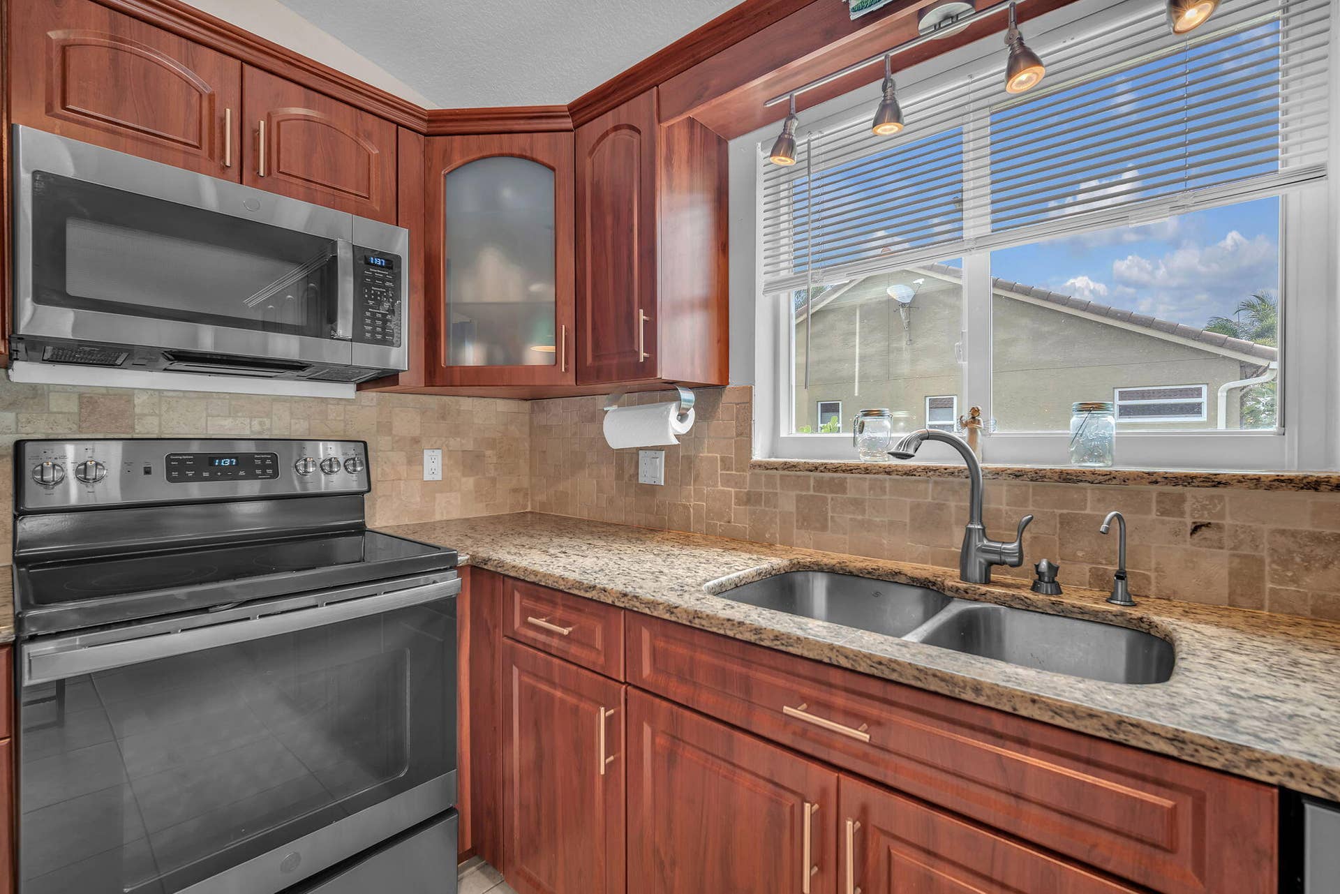 8576 WINDY Circle, Boynton Beach, FL 33472 34-web-or-mls-DSC03910