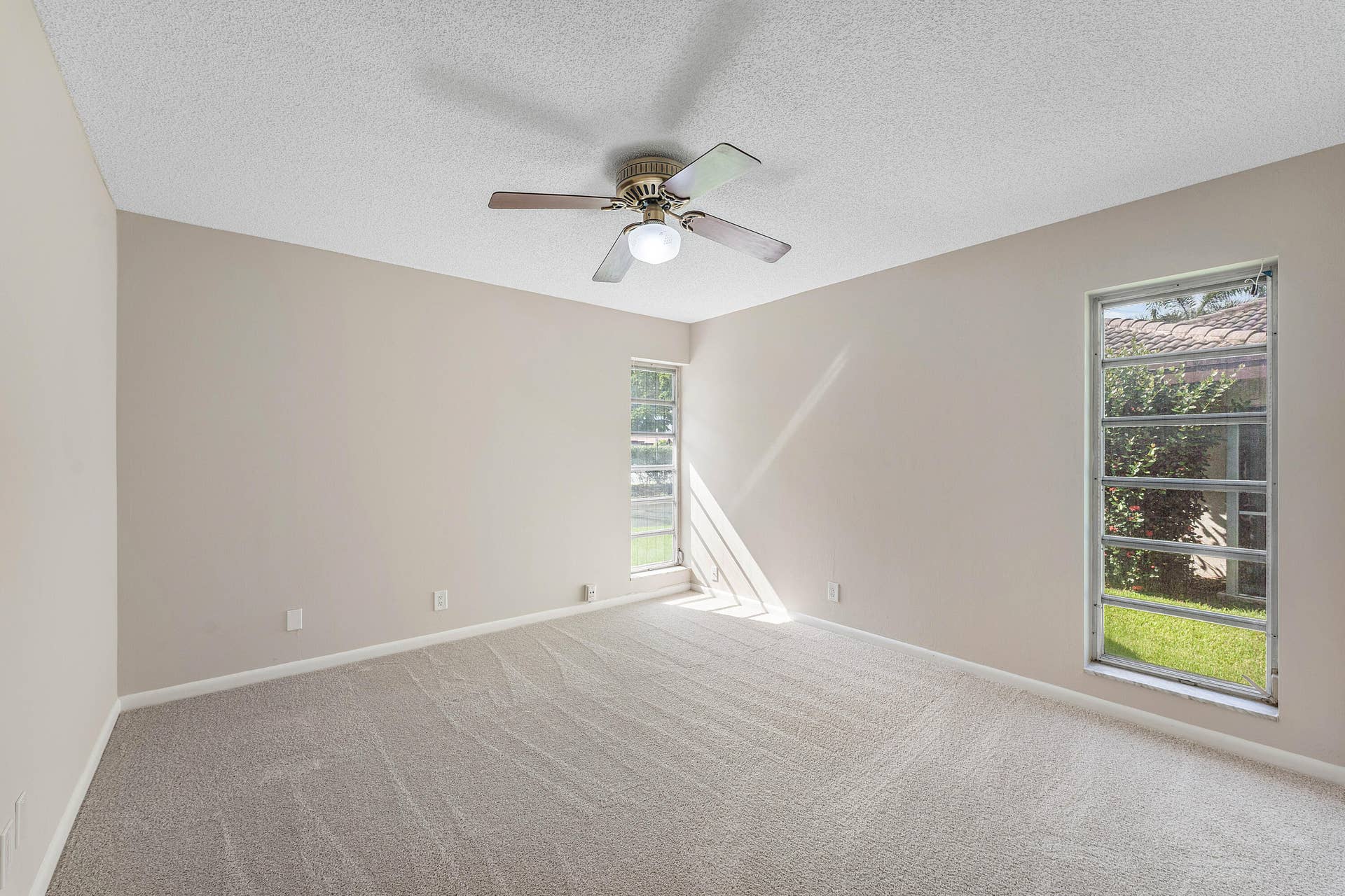 1752 Riverwood Lane, Coral Springs, FL 33071 017-1752RiverwoodLane-CoralSprings-FL-33