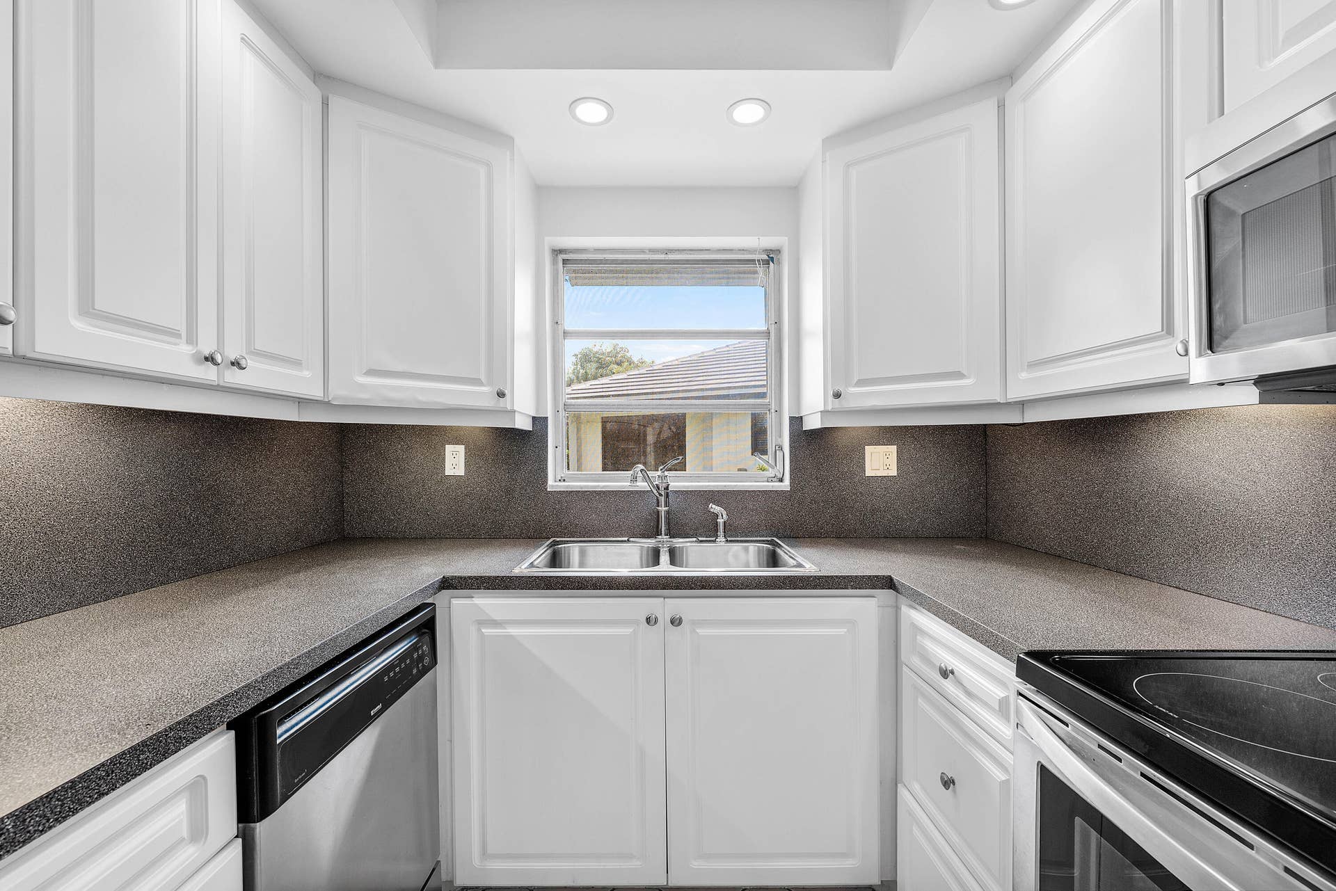 1752 Riverwood Lane, Coral Springs, FL 33071 016-1752RiverwoodLane-CoralSprings-FL-33
